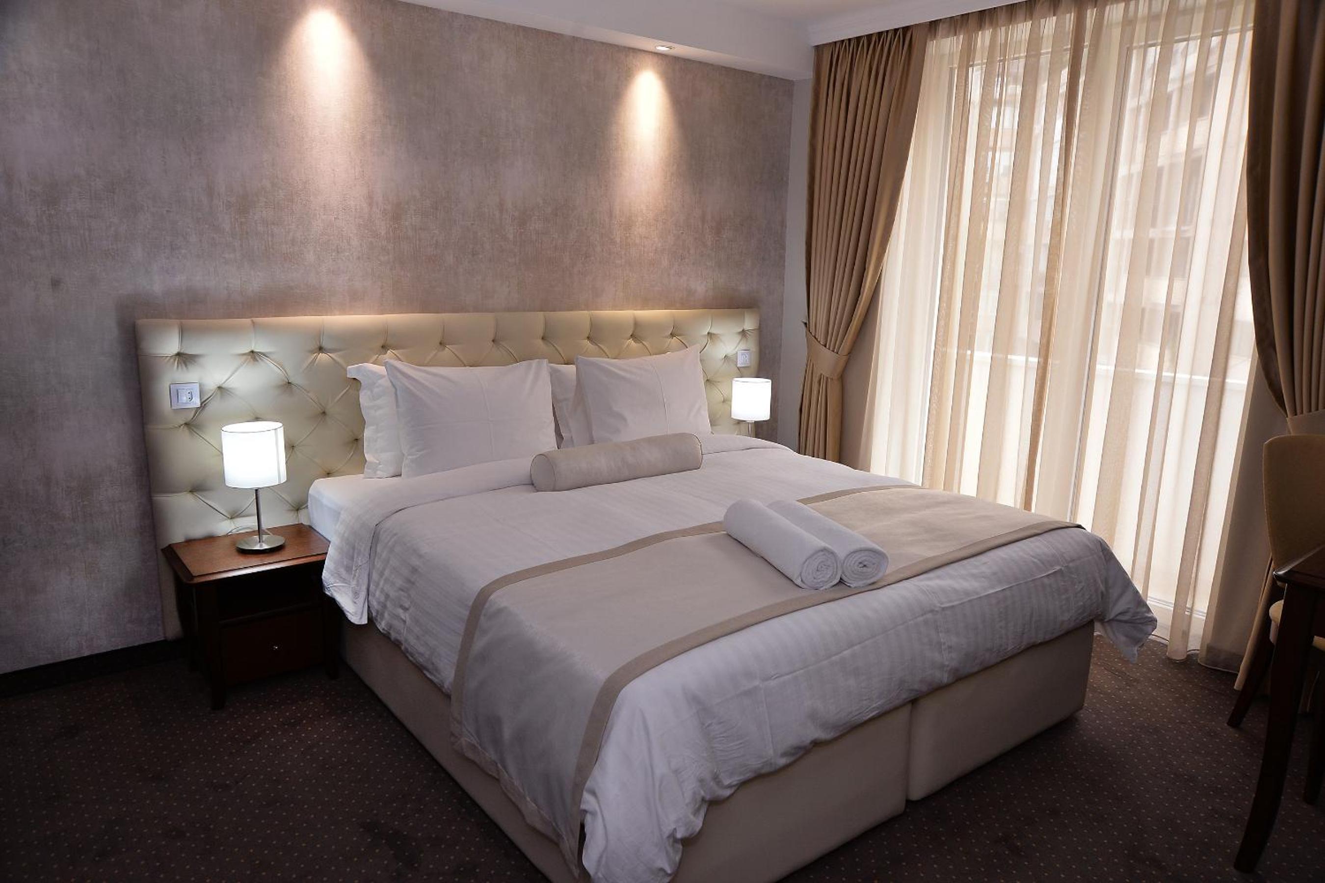 Double or Twin Room with French Balcony photo 3