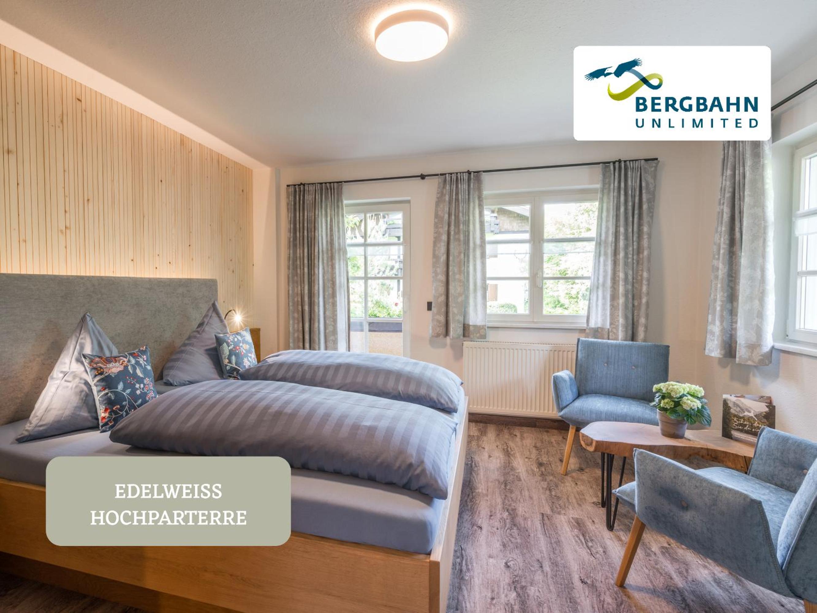 One-Bedroom Apartment with Balcony and Mountain View   photo 3