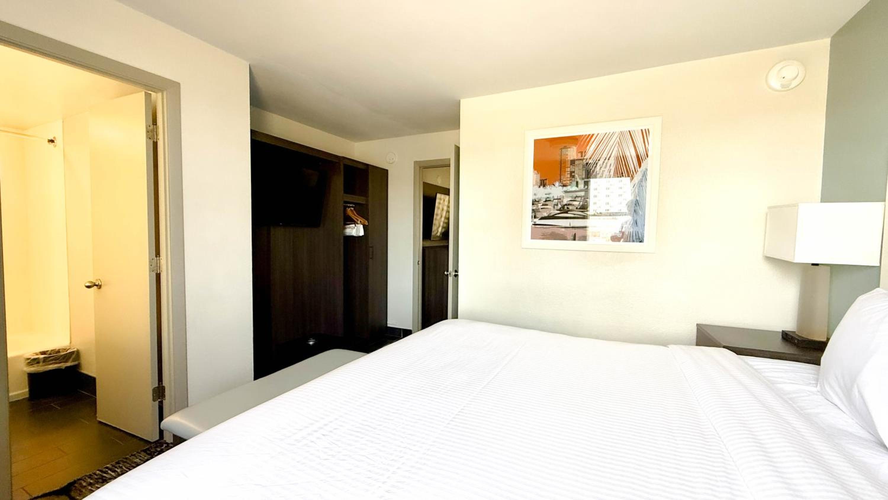 One-Bedroom King Suite with Sofa Bed - Non-Smoking