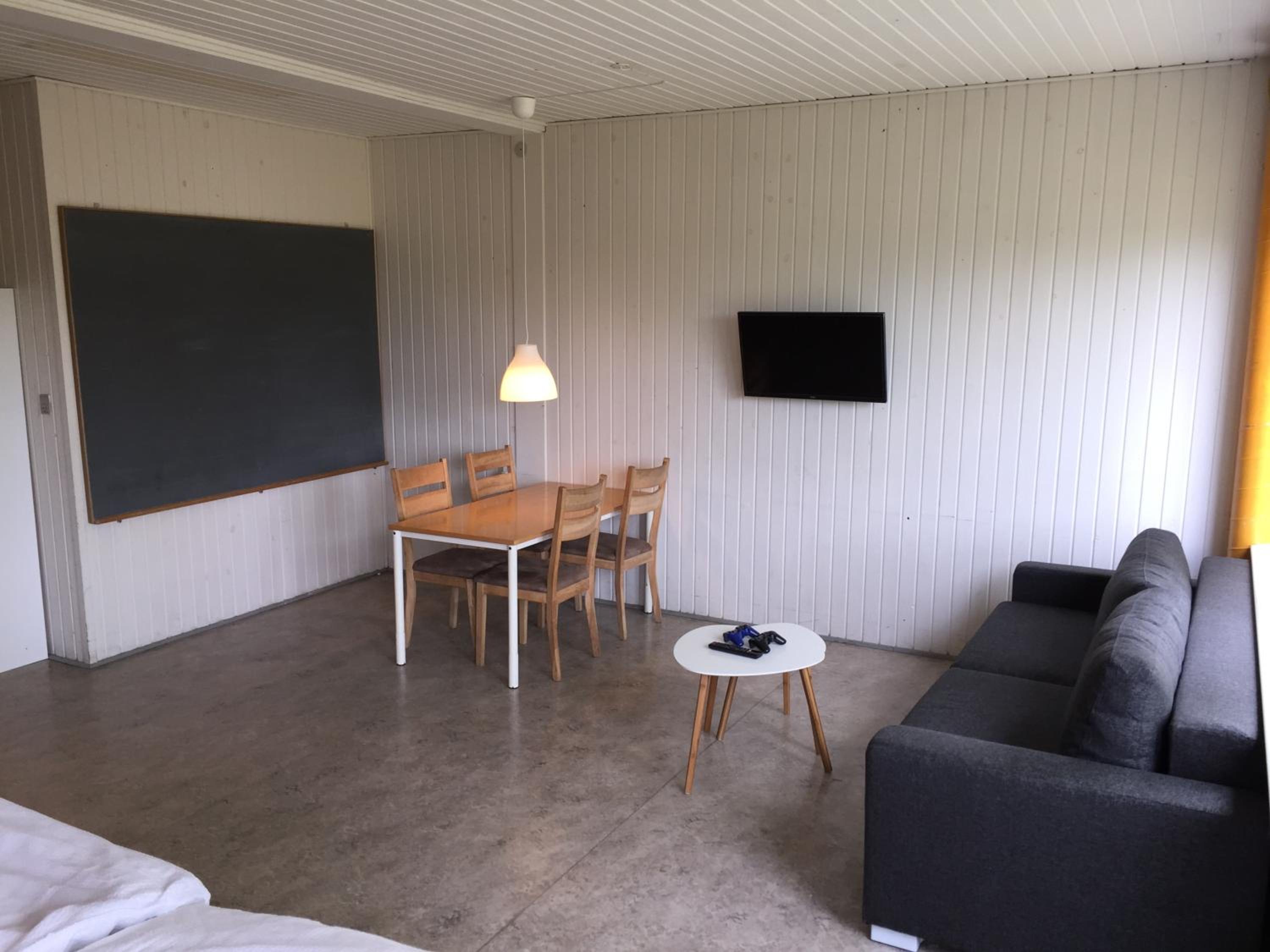 Big Studio Apartment with Private Bathroom & Shared Kitchen photo 2