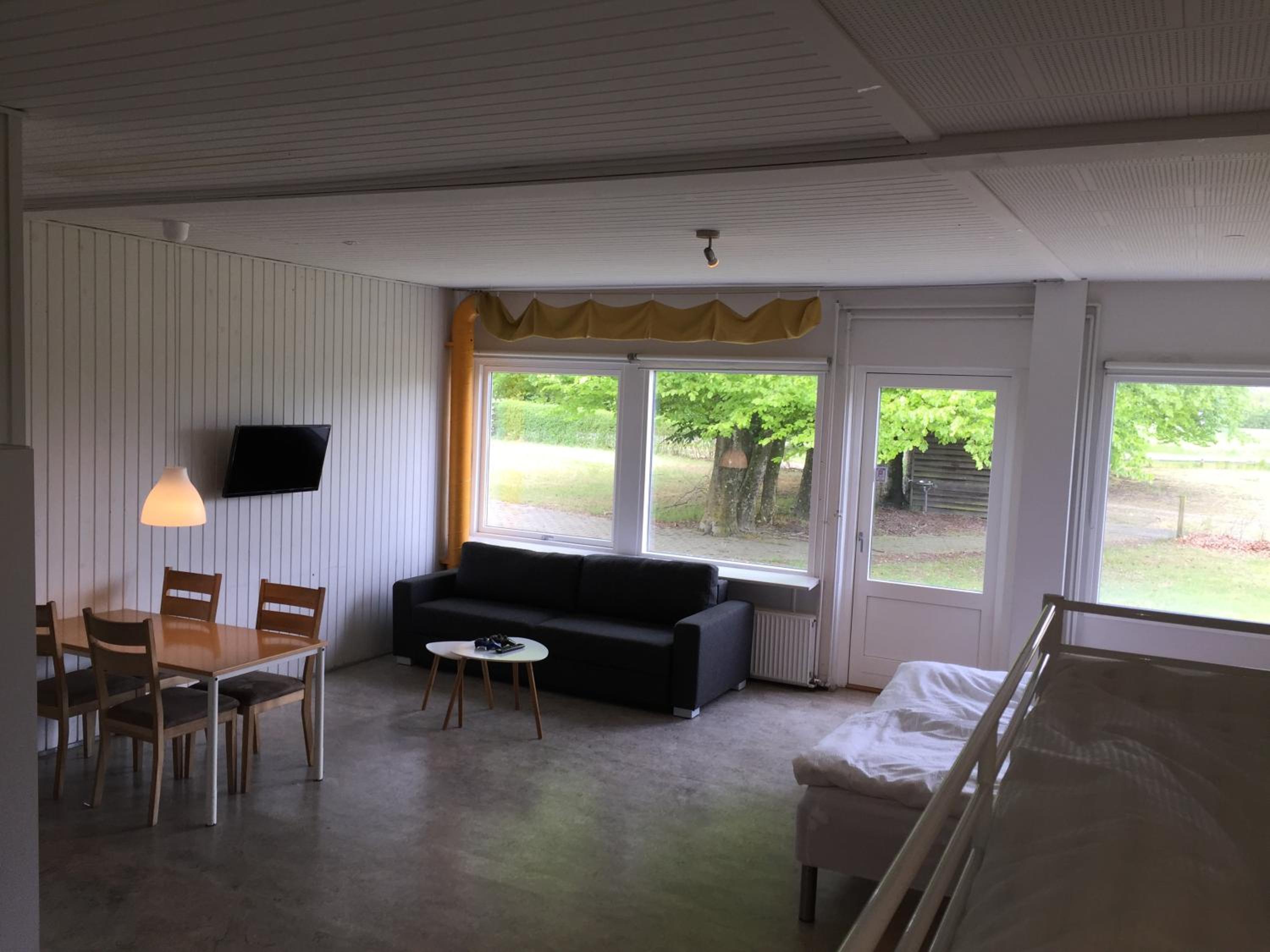 Big Studio Apartment with Private Bathroom & Shared Kitchen photo 1
