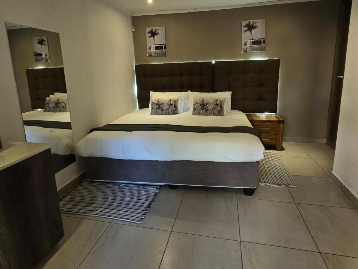 Luxury Twin Room - Photo 5