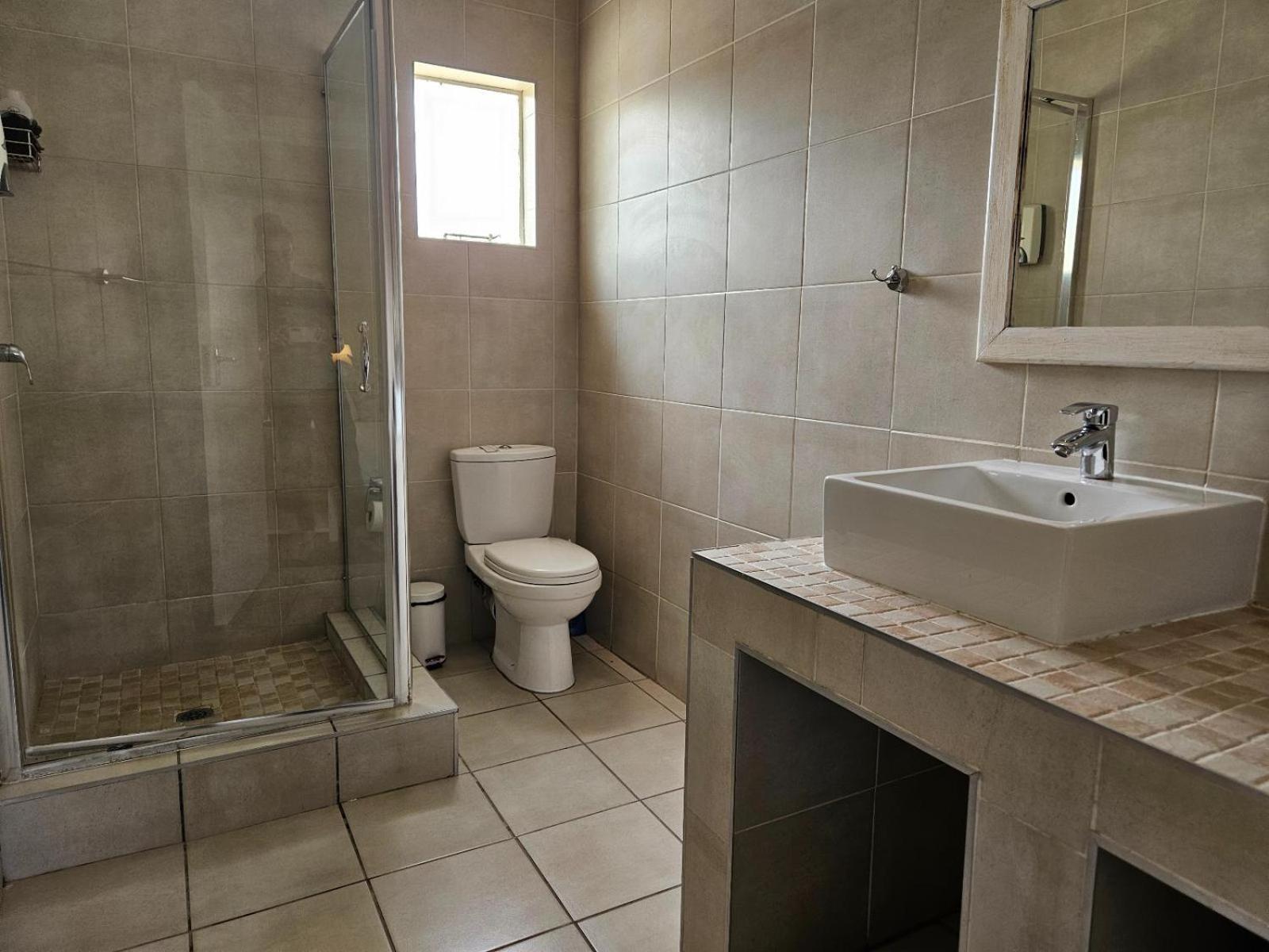 Large Double or Twin Room - Photo 6