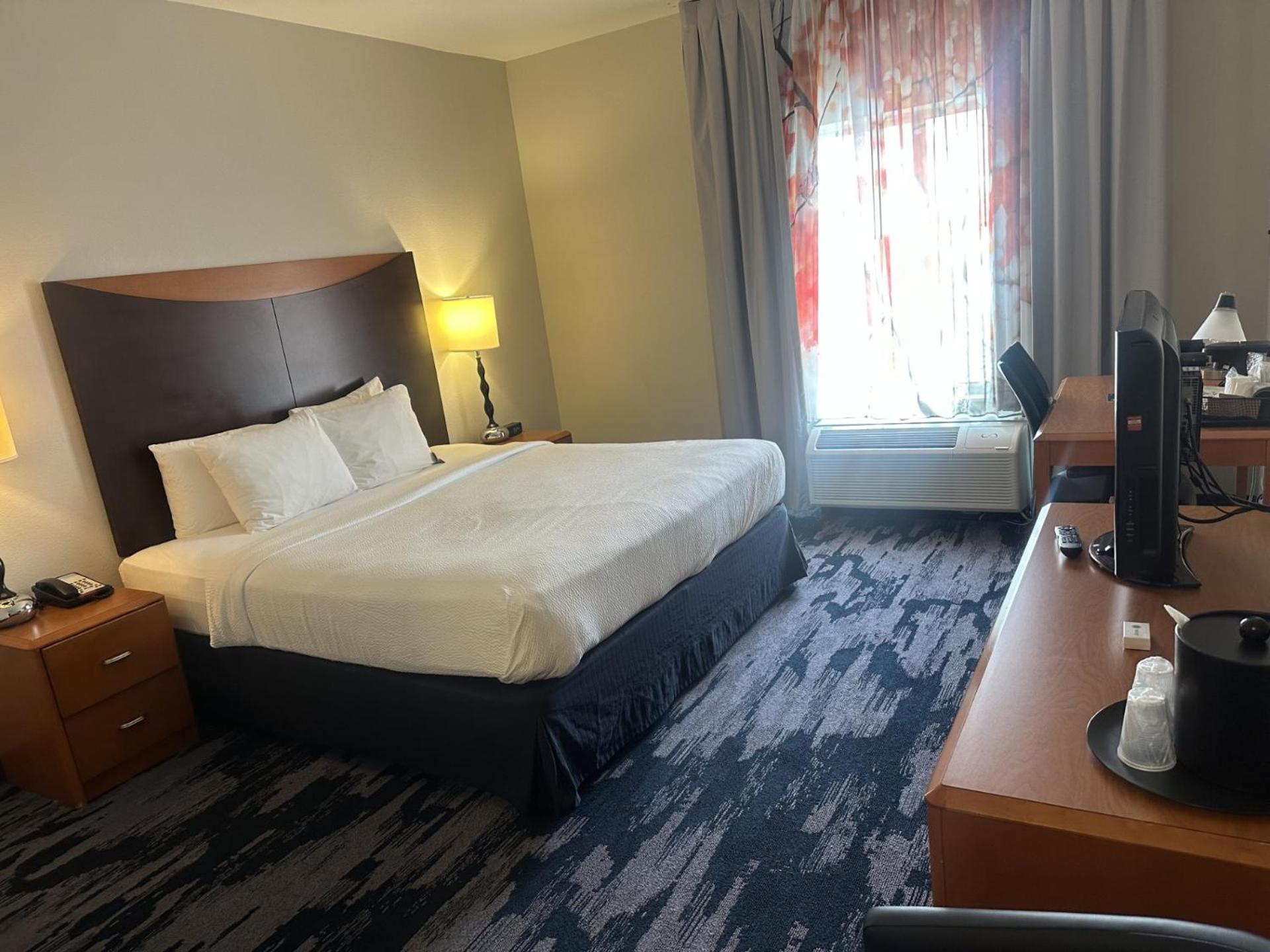 Executive King Suite - Hearing Accessible - Photo 2