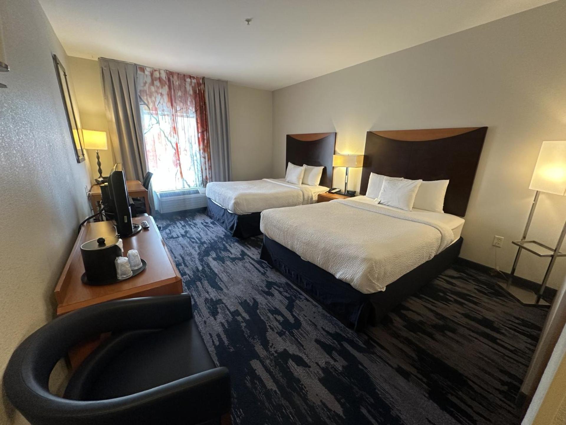 Executive Queen Suite with Tub - Mobility and Hearing Accessible photo 1