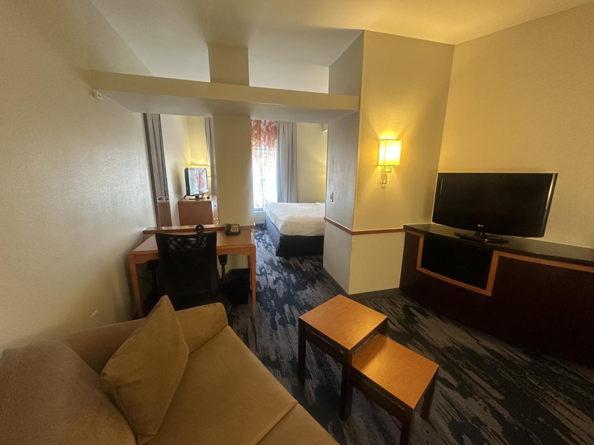 Executive King Suite - Hearing Accessible - Photo 4