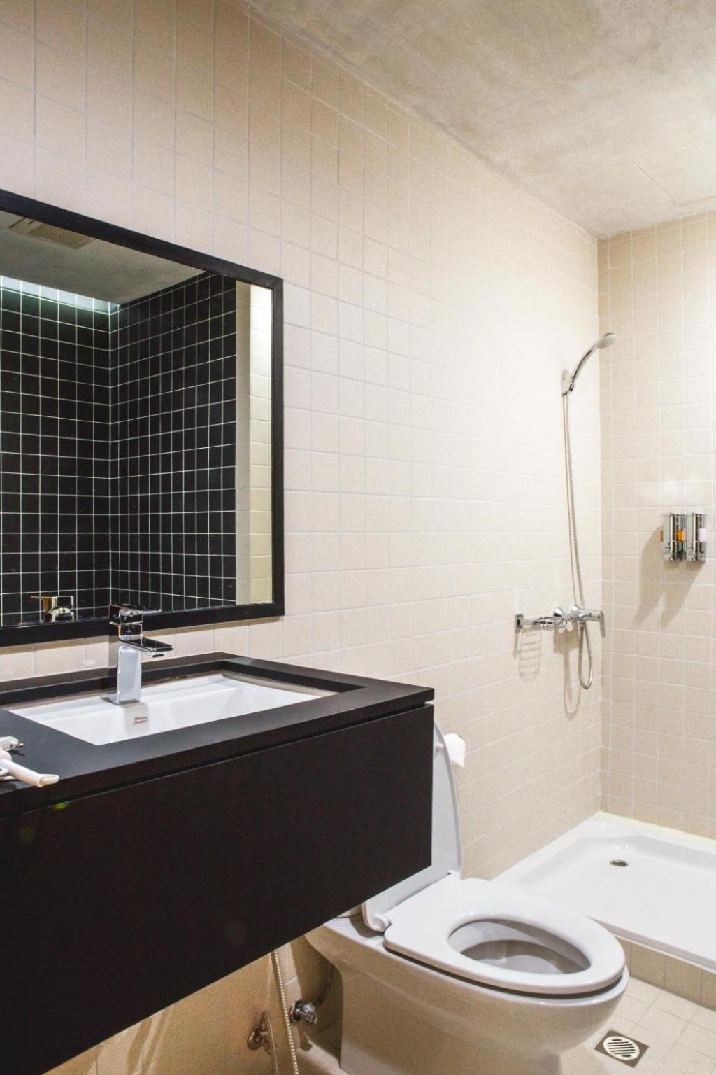 Family Room with Private Bathroom photo 2