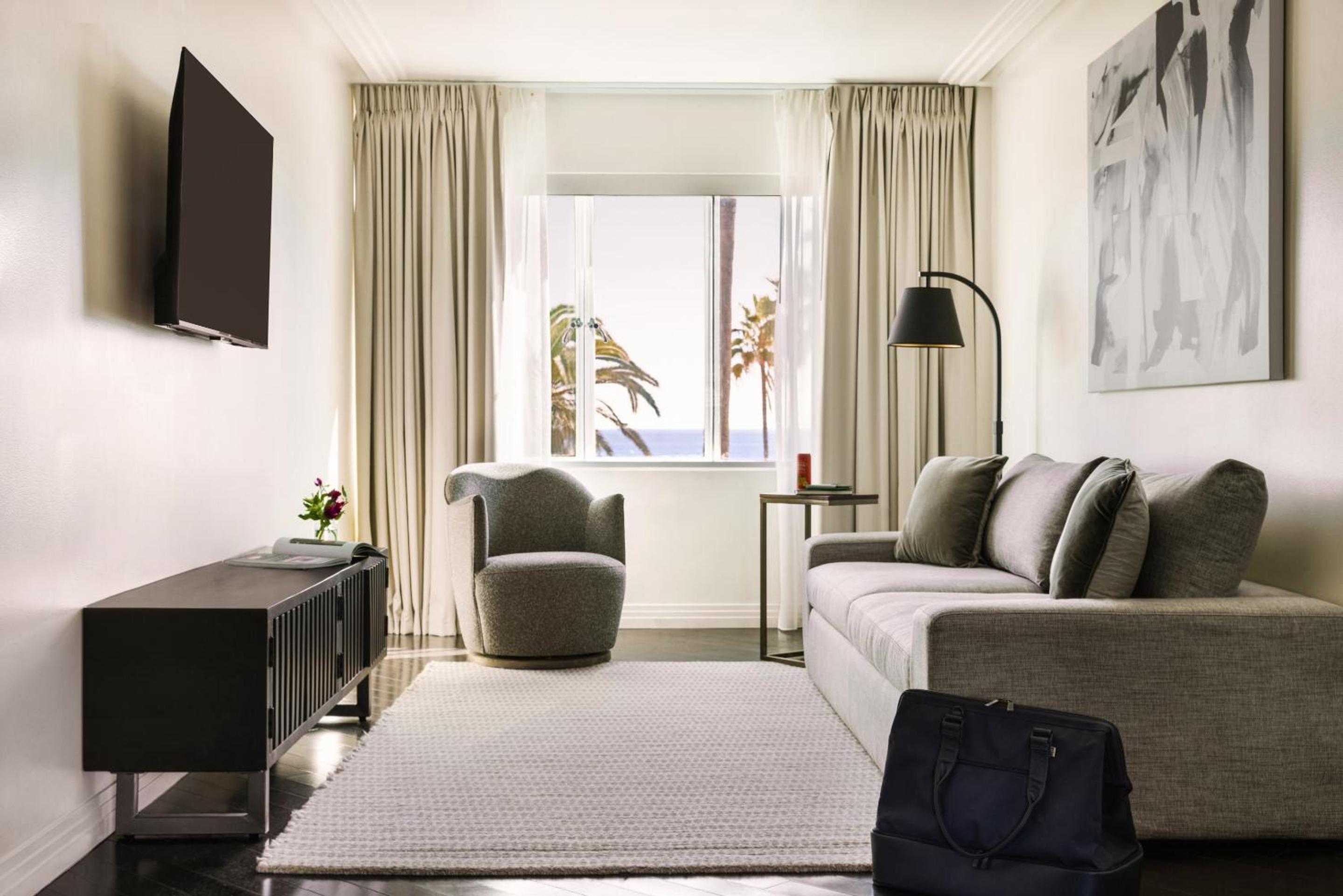 One Bedroom Ocean King Suite  photo 3