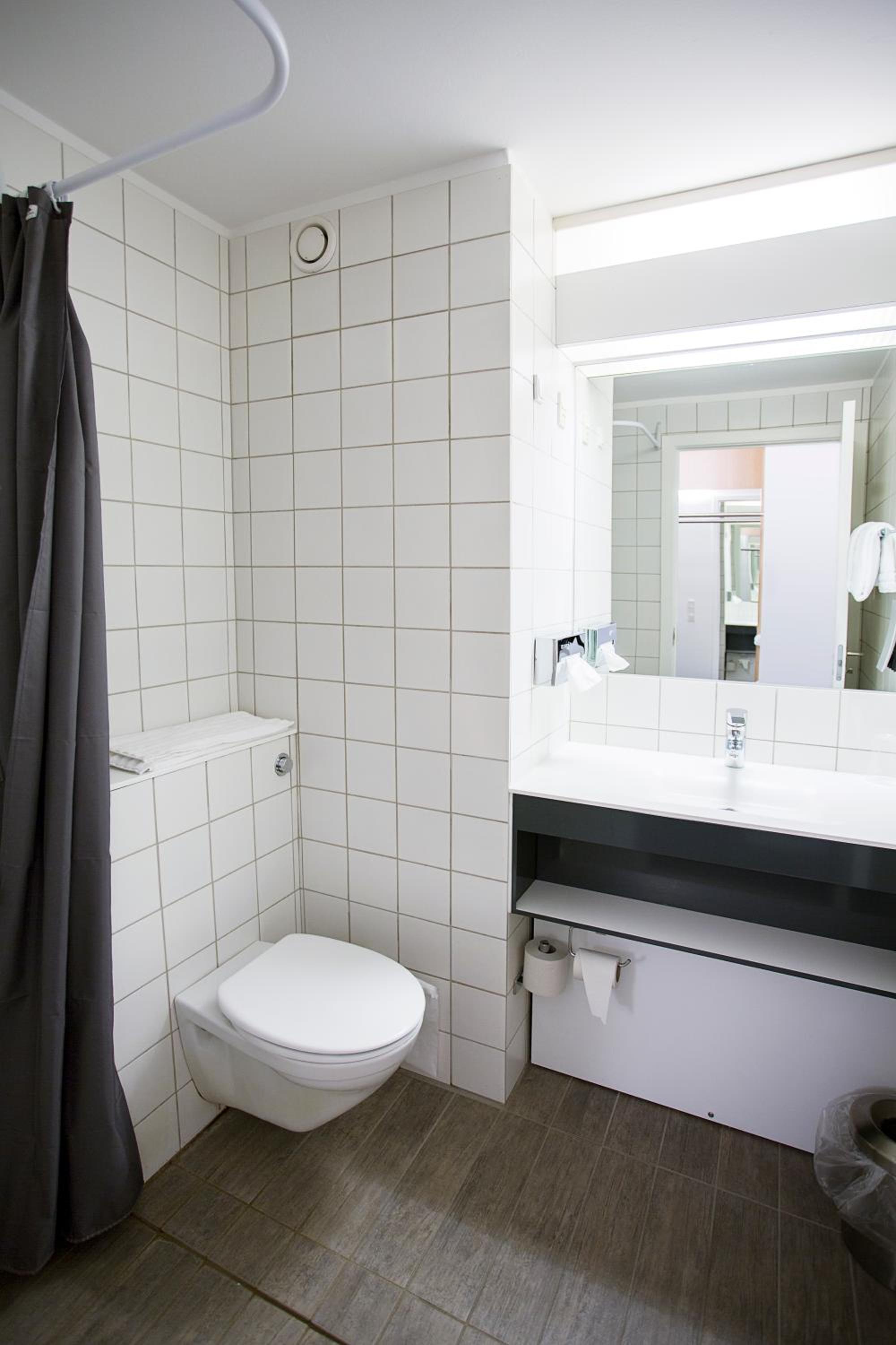 Standard Double or Twin Room - Photo 9