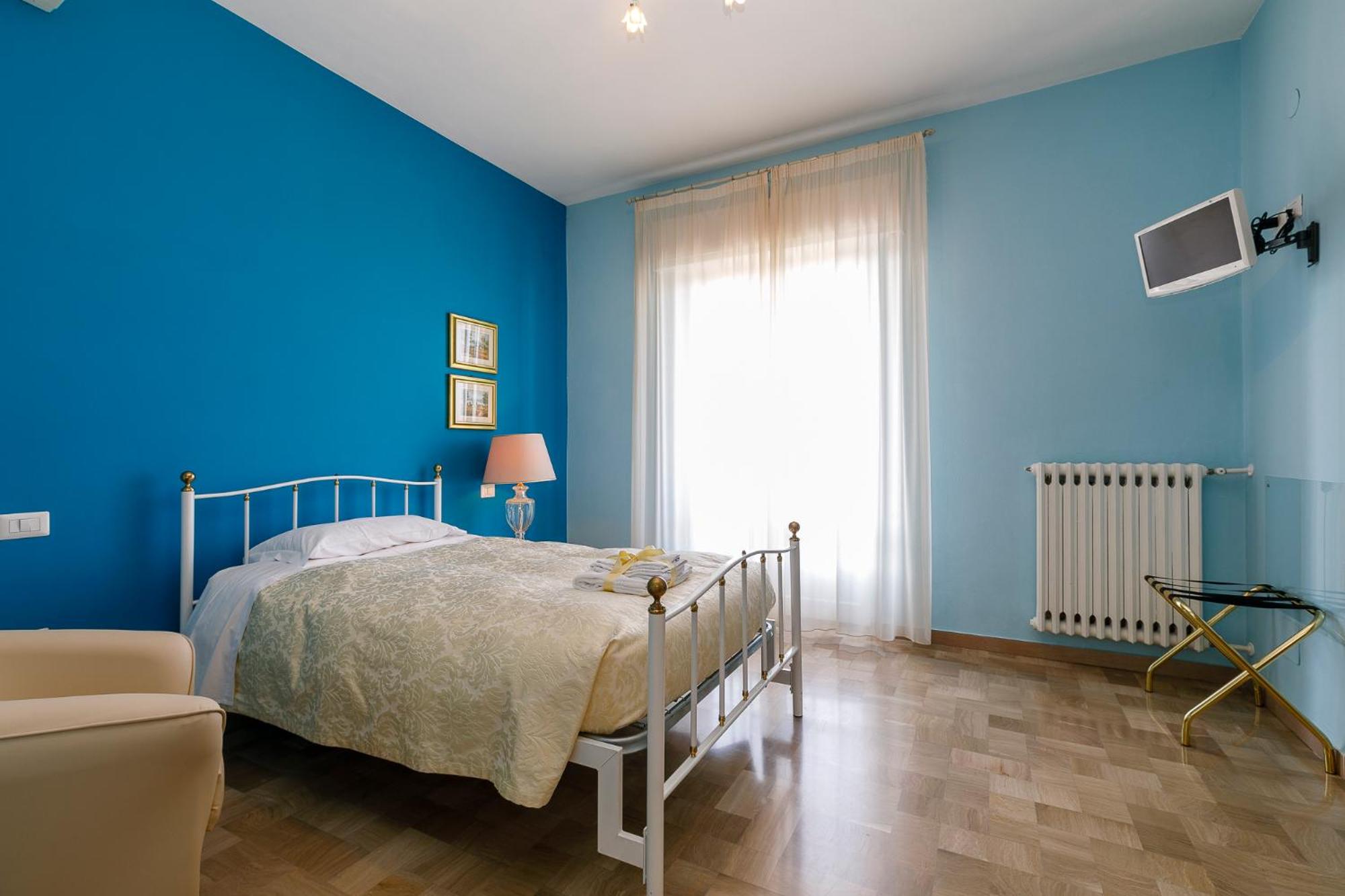 Triple Room with Private Bathroom - Photo 3