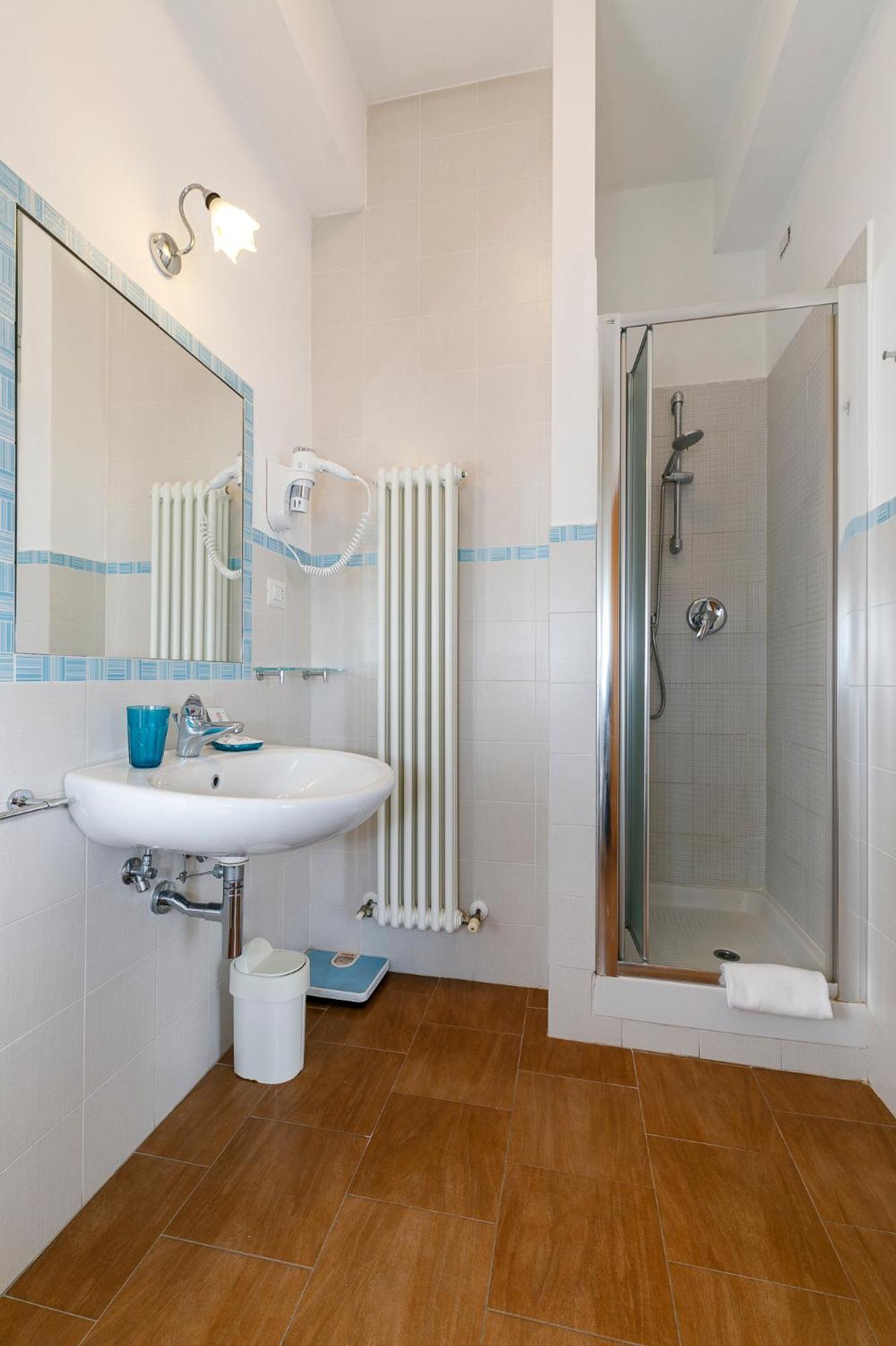 Triple Room with Private Bathroom - Photo 2