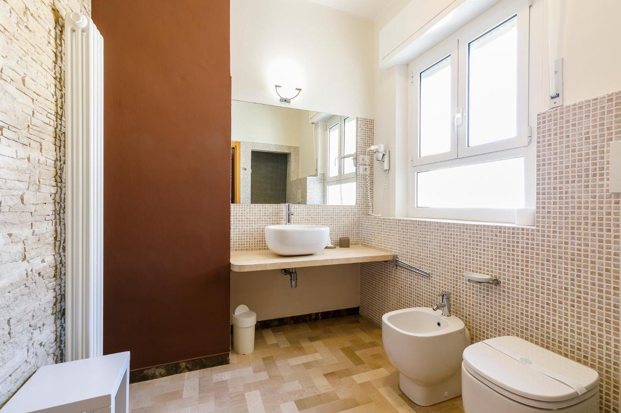 Twin Room with Private Bathroom photo 2
