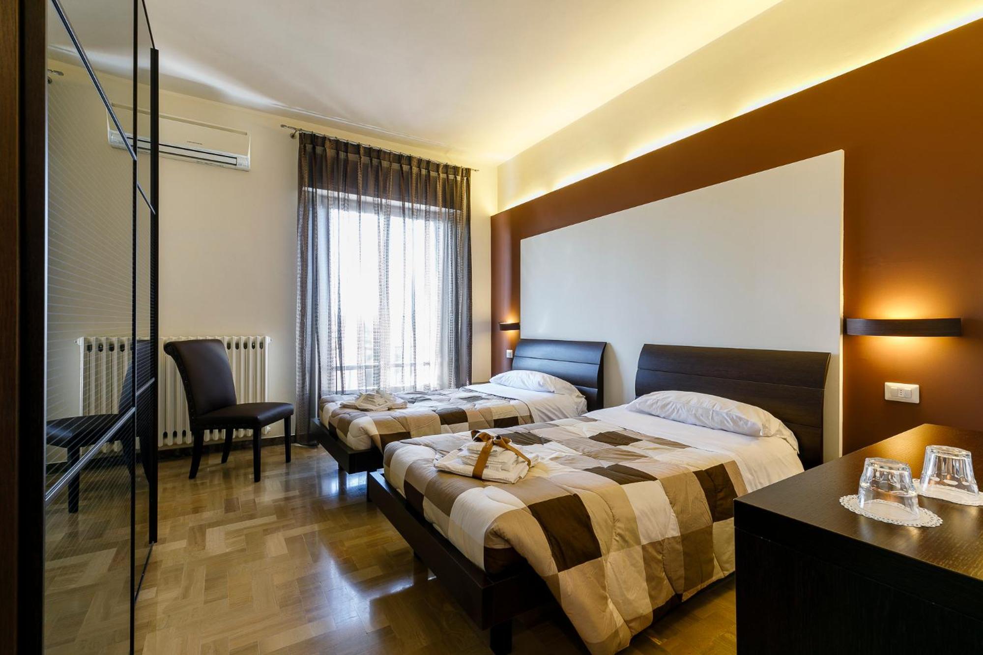Twin Room with Private Bathroom photo 1