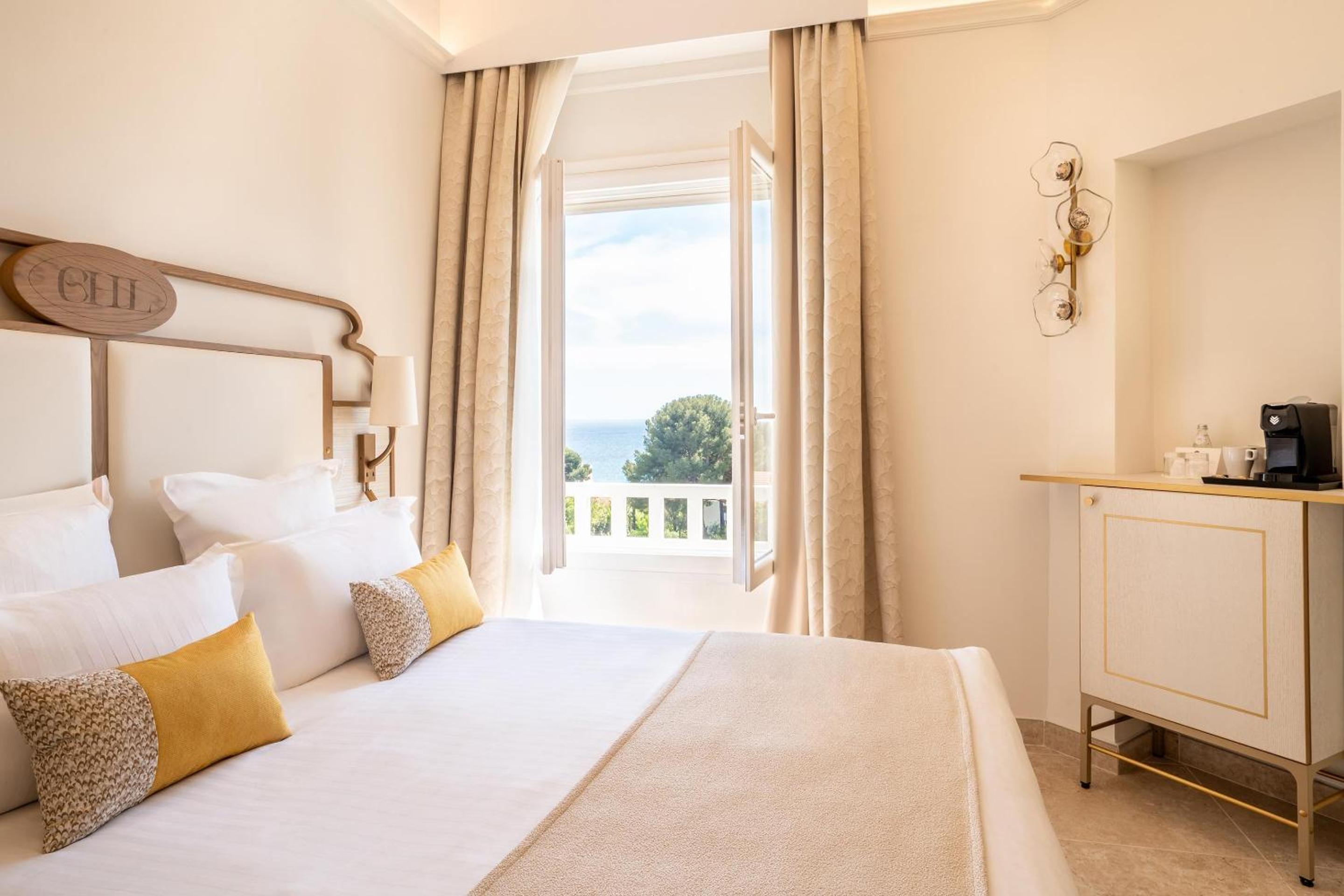Comfort Queen Room with Sea View - Non-Smoking - Photo 2