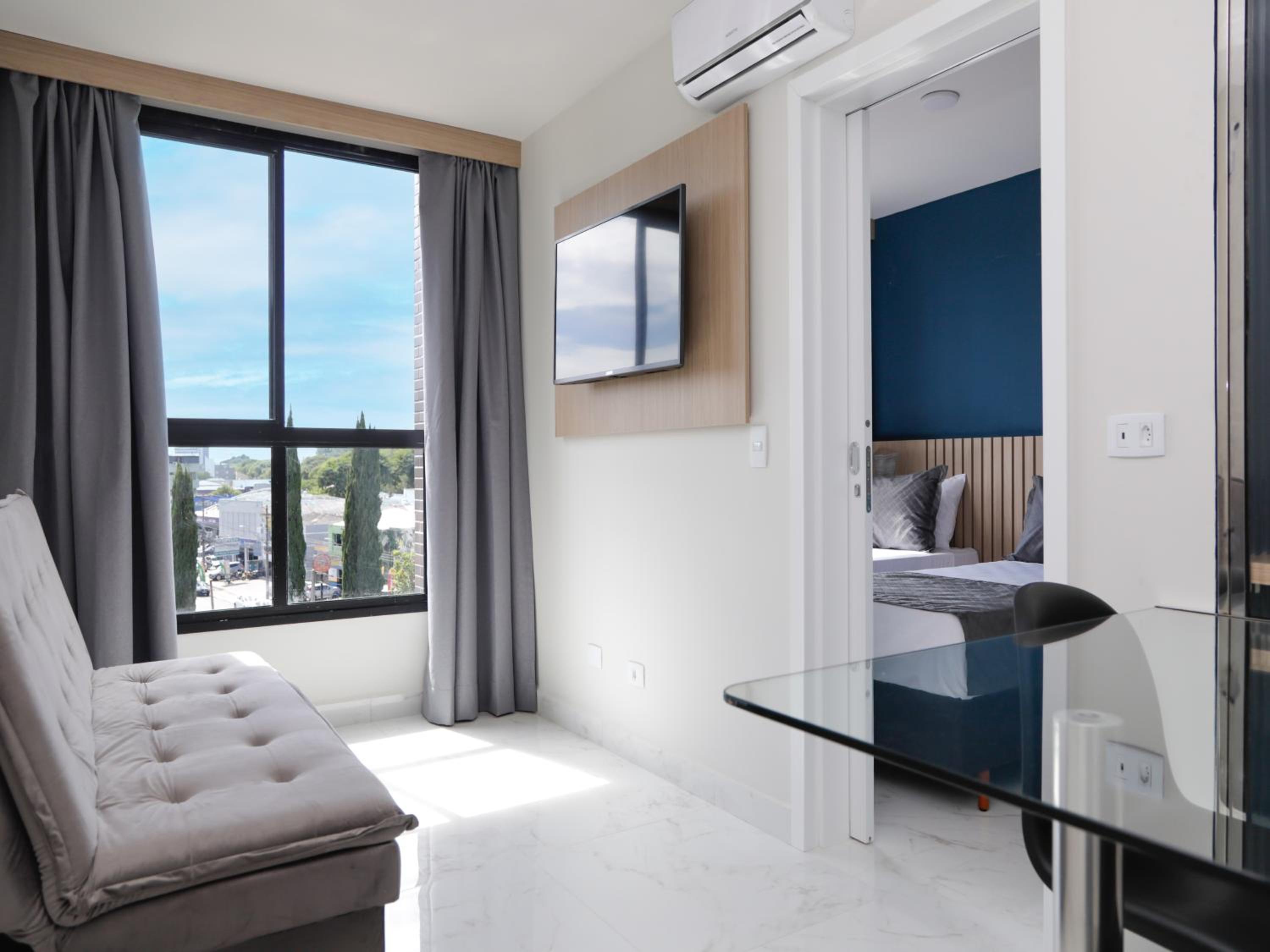 Suite - Photo 3