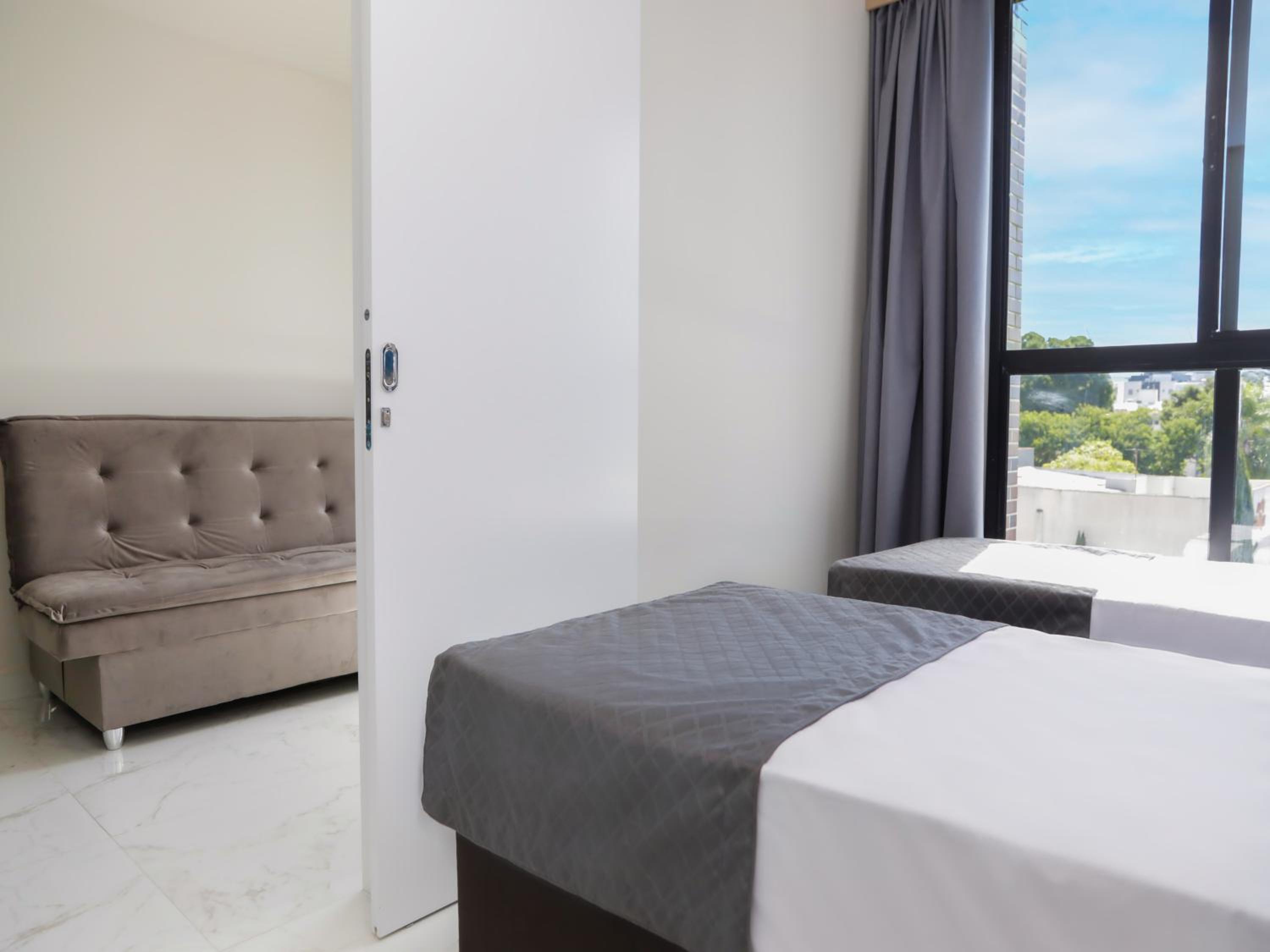 Suite - Photo 5