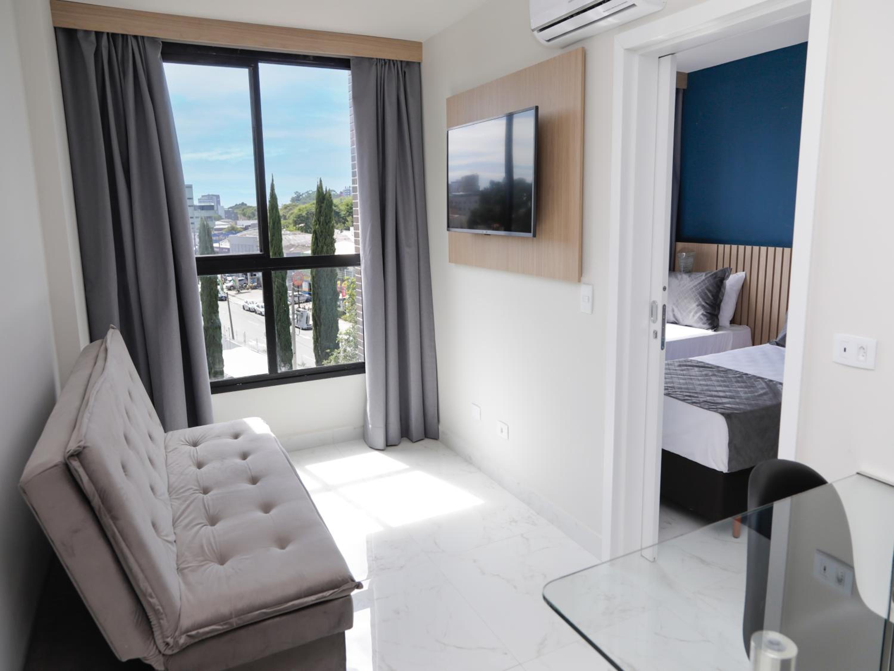 Suite - Photo 1