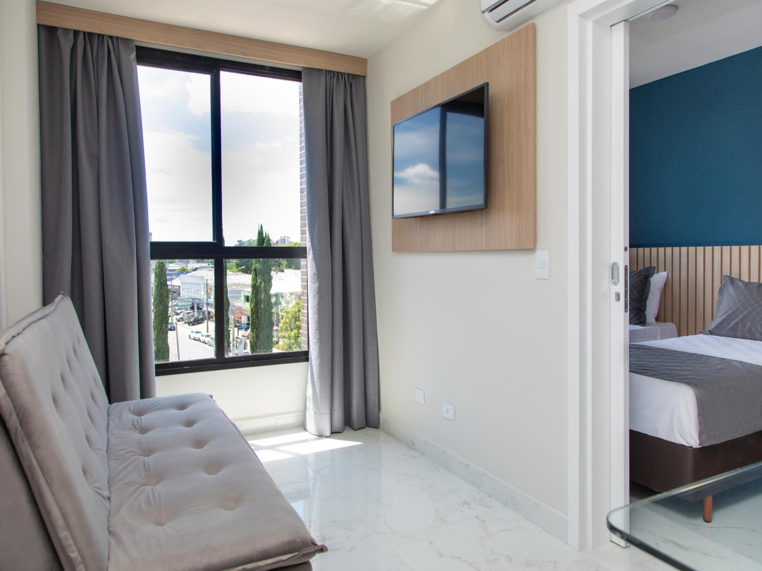 Suite - Photo 13