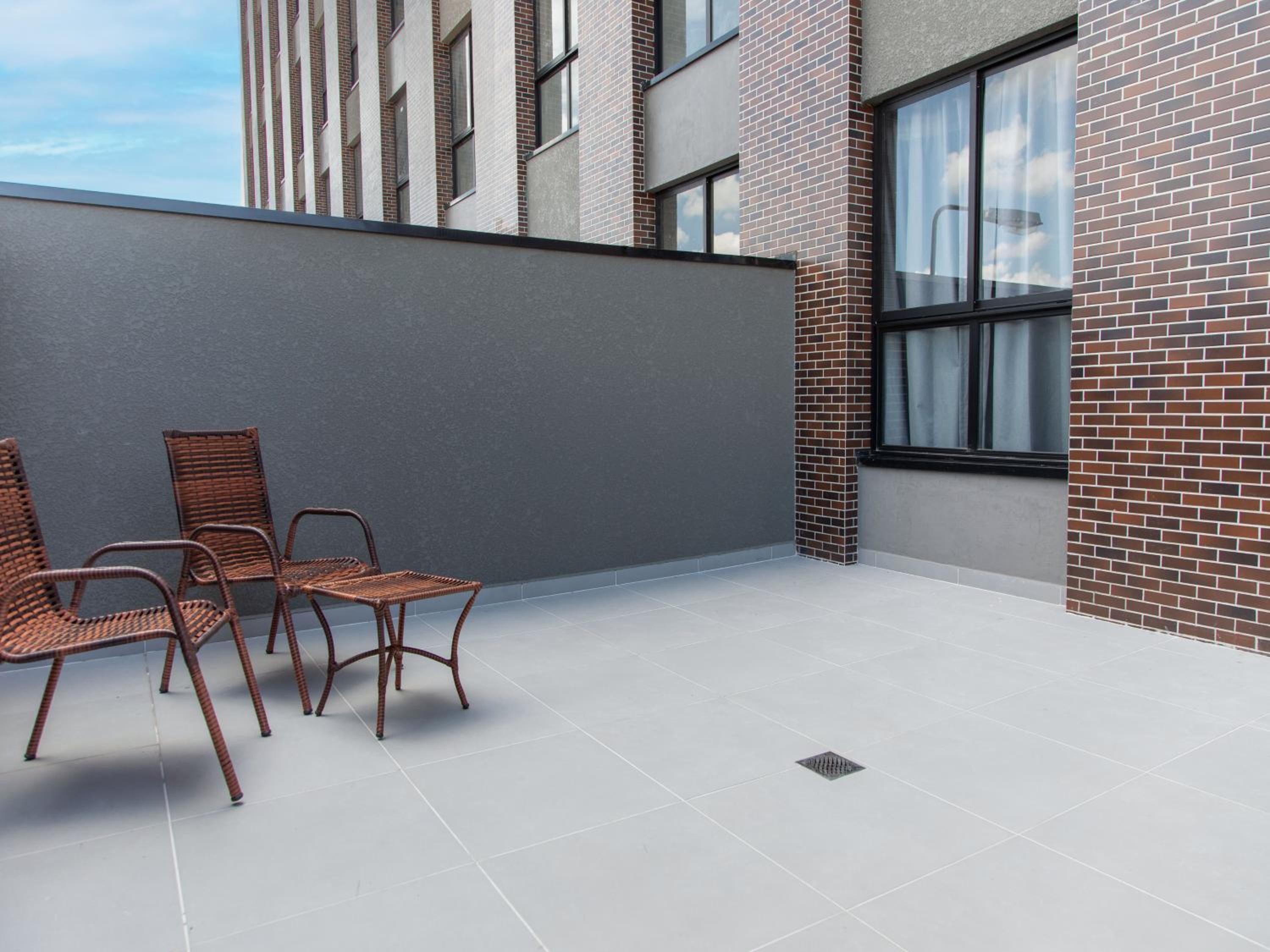 Slim Curitiba João Bettega — Suite with Balcony