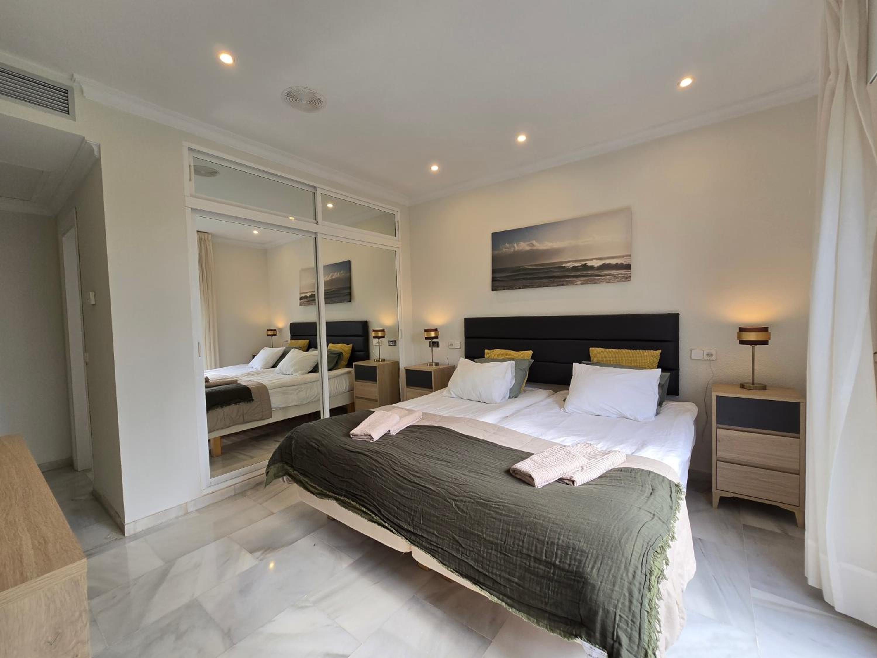 6 bedroom Villa photo 3