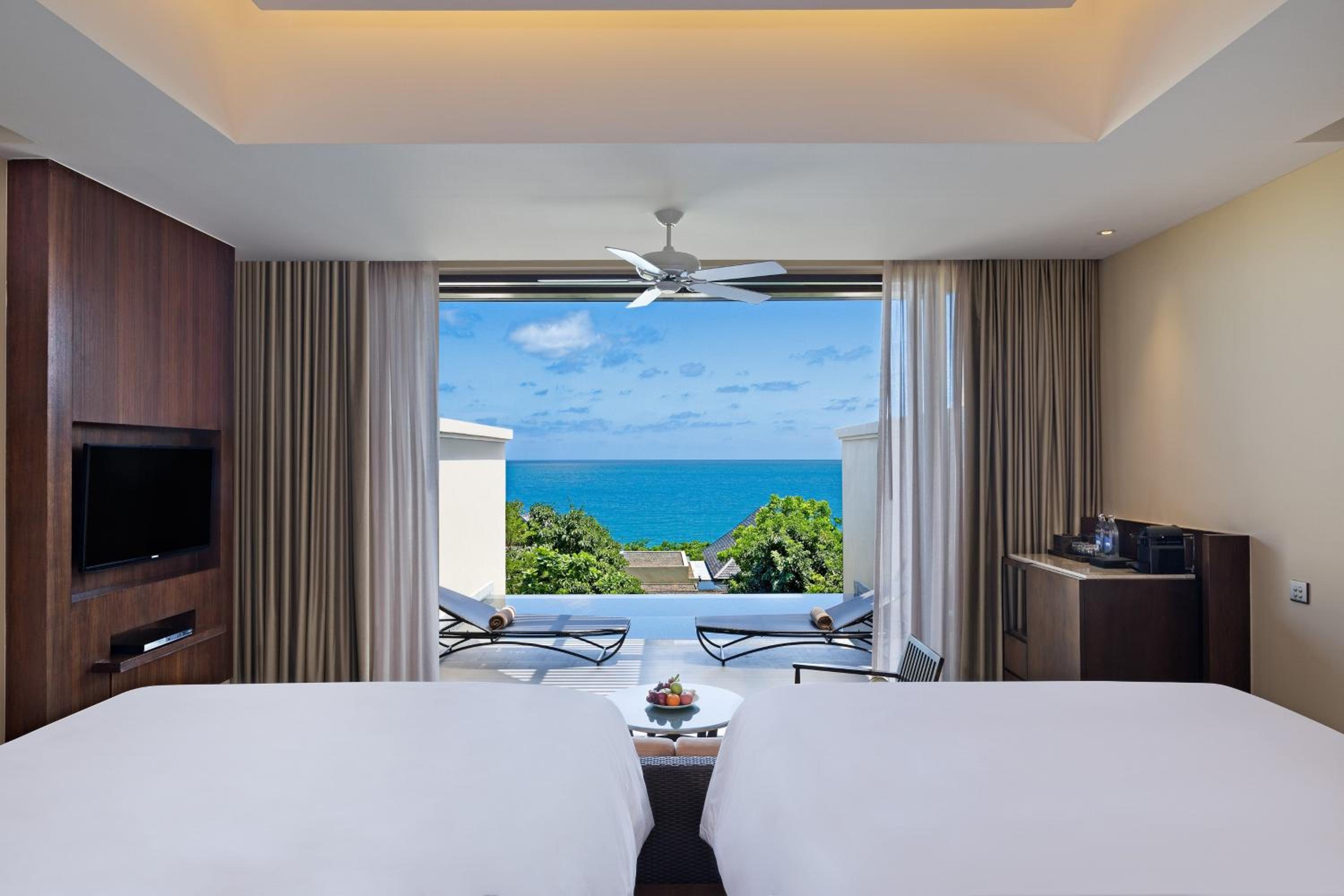 Premium Ocean Queen Suite with Two Queen Beds, Sofa Bed and Private Pool