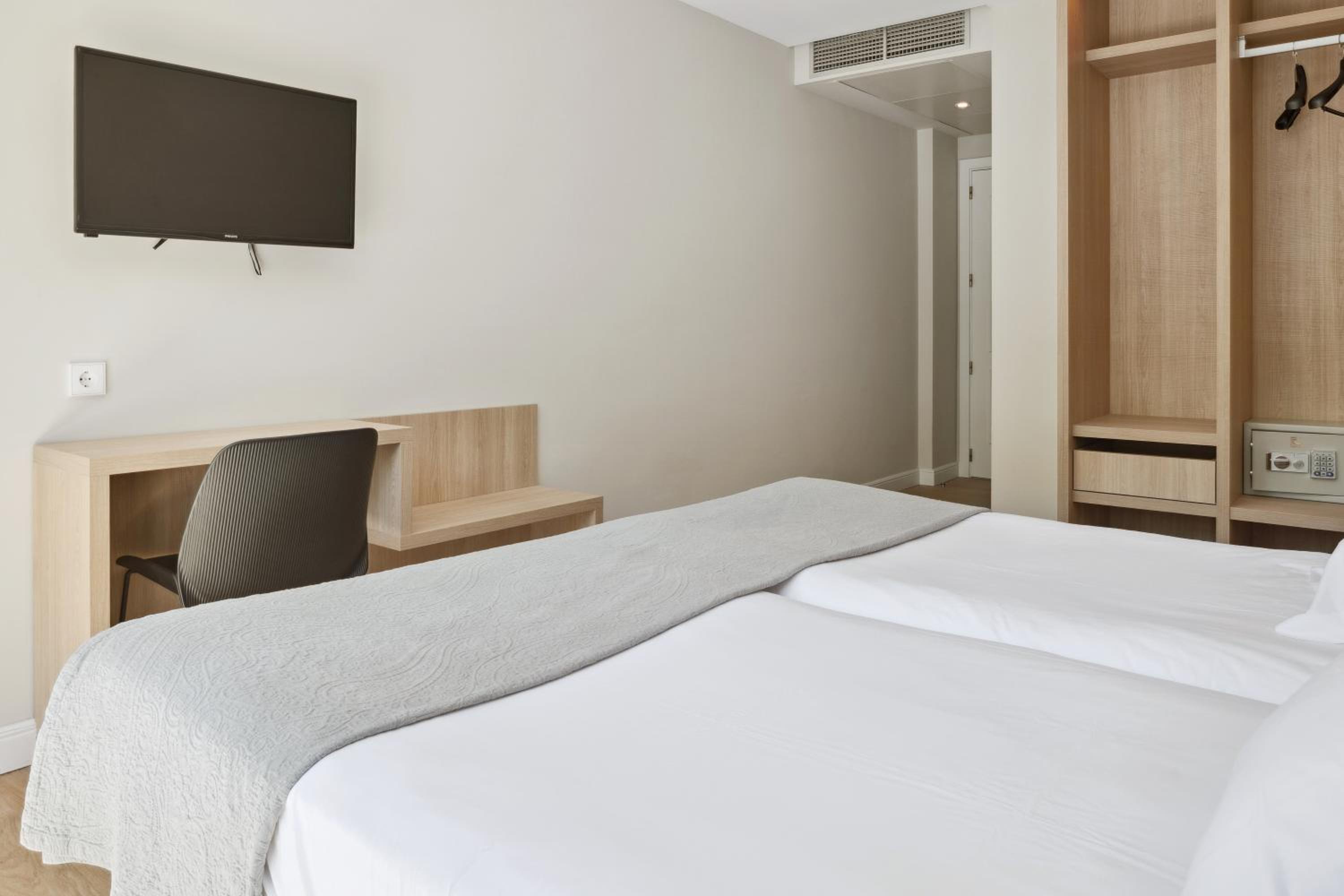 Twin Room with Terrace - Photo 2