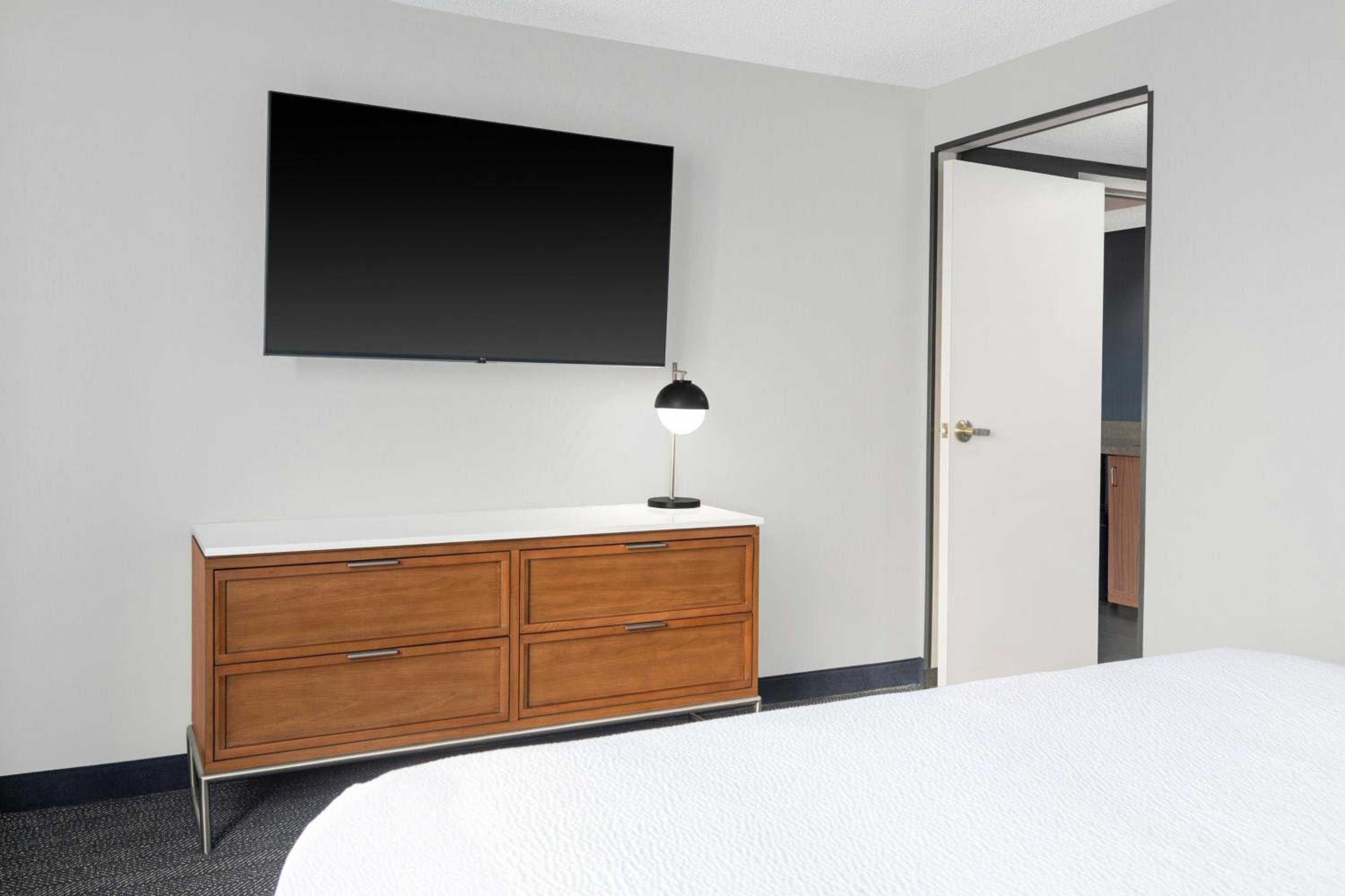 King Suite with Sofa Bed - Photo 5