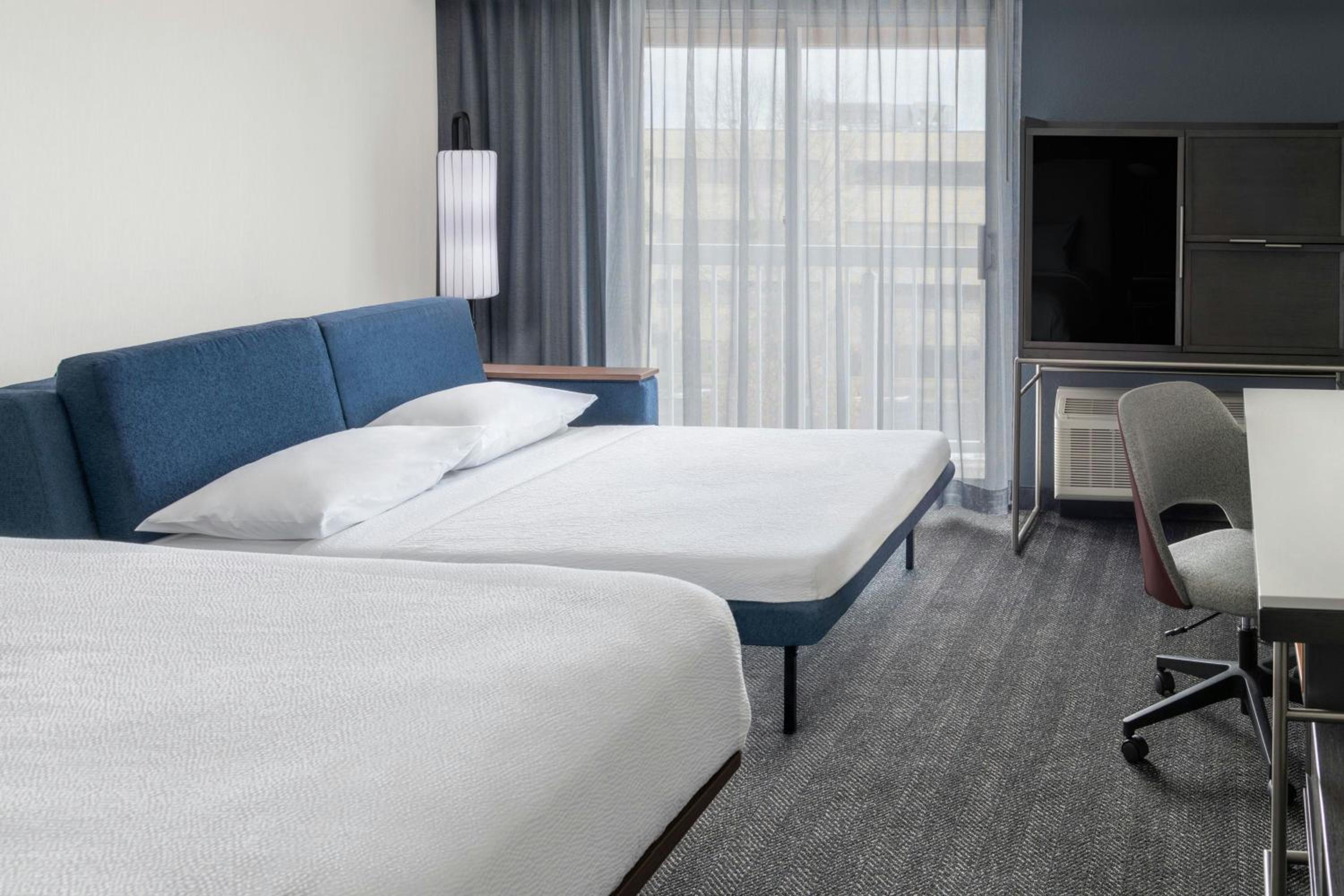 King Room with Sofa Bed - Hearing Accessible - Photo 5