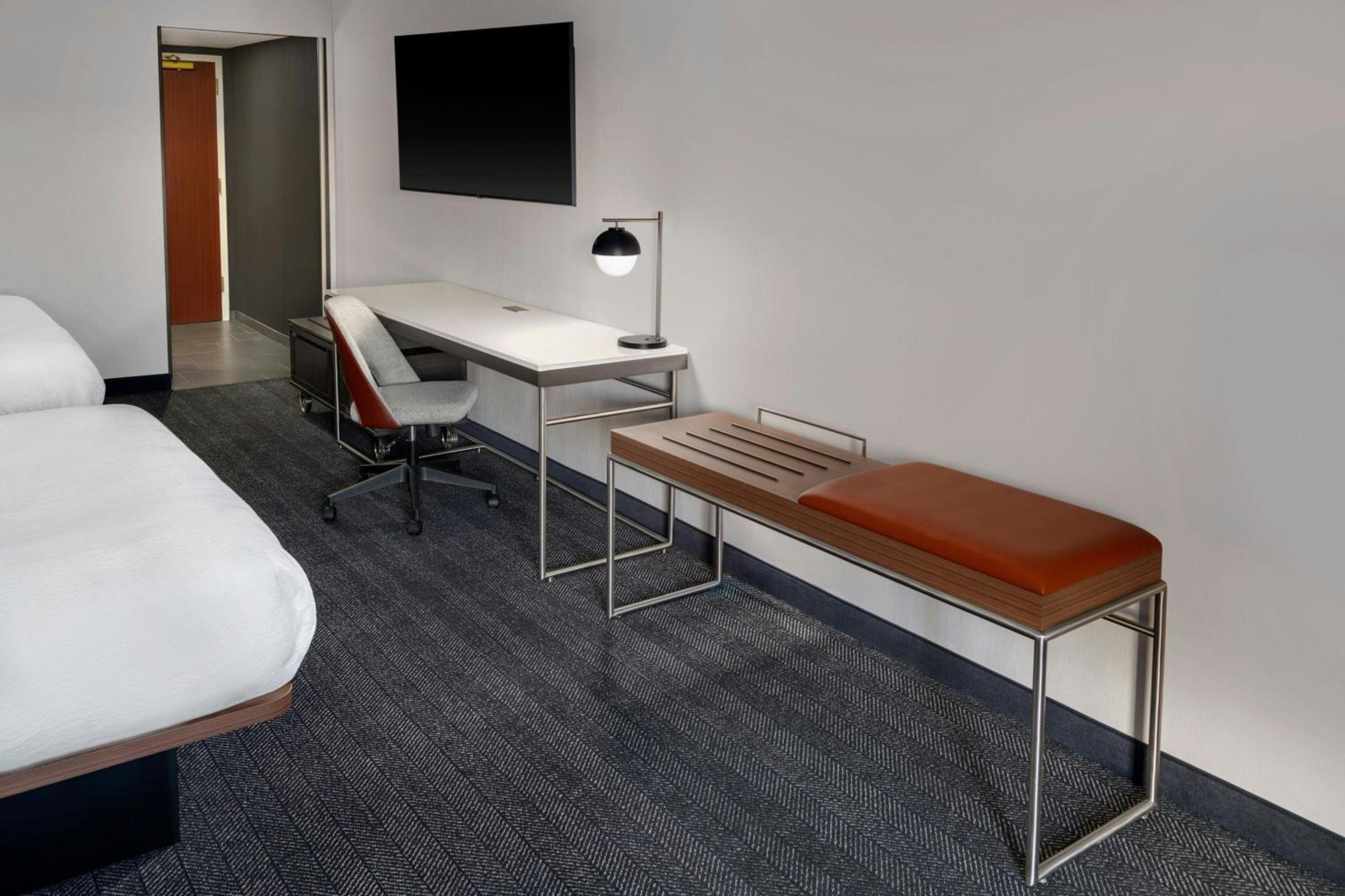 Studio with Two Queen Beds and Sofa Bed - Photo 6