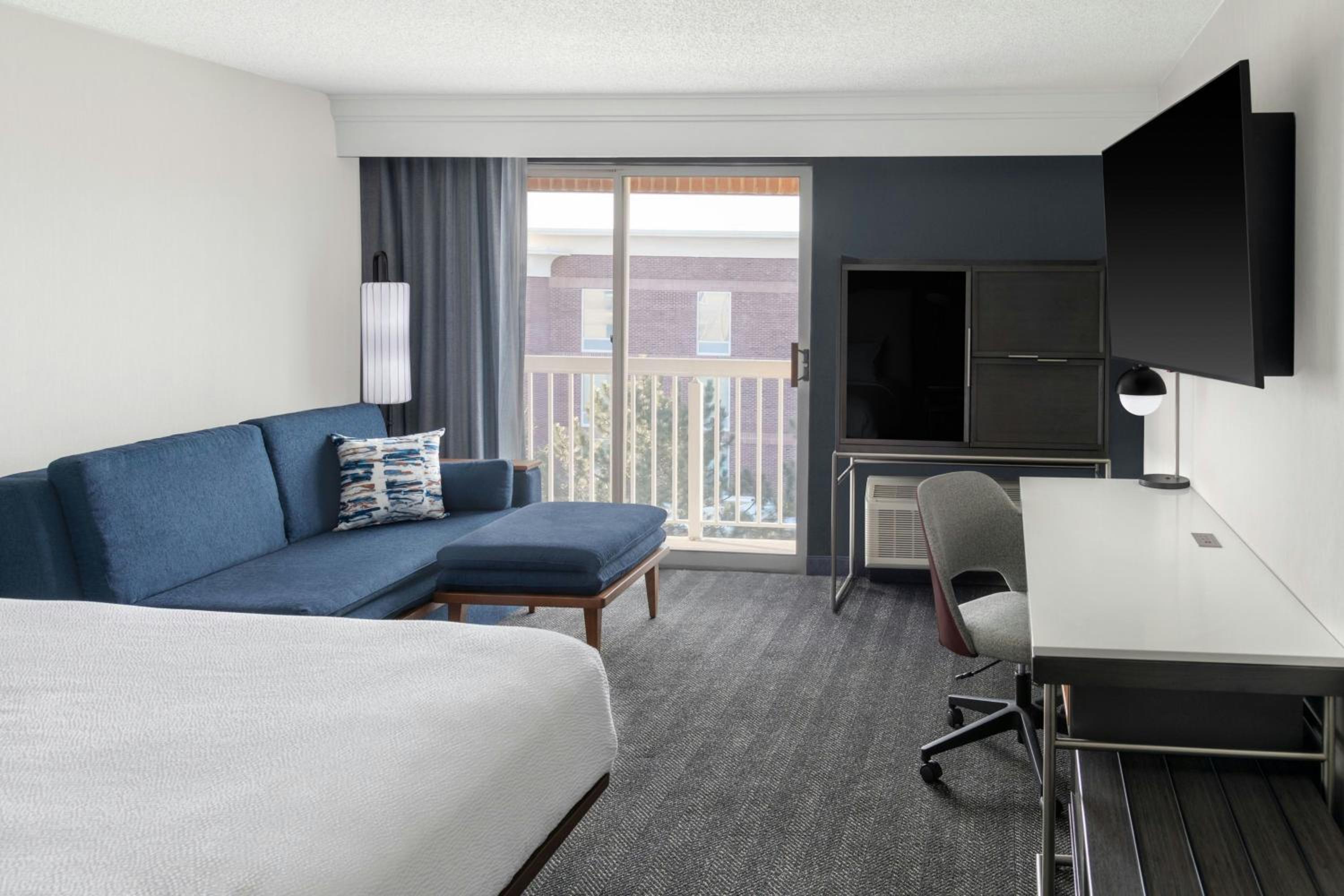 King Room with Sofa Bed - Hearing Accessible - Photo 4