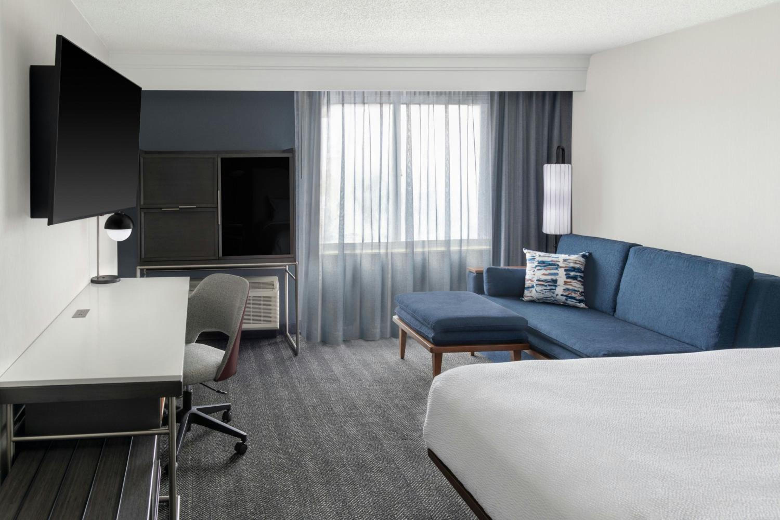 King Room with Sofa Bed - Hearing Accessible - Photo 1