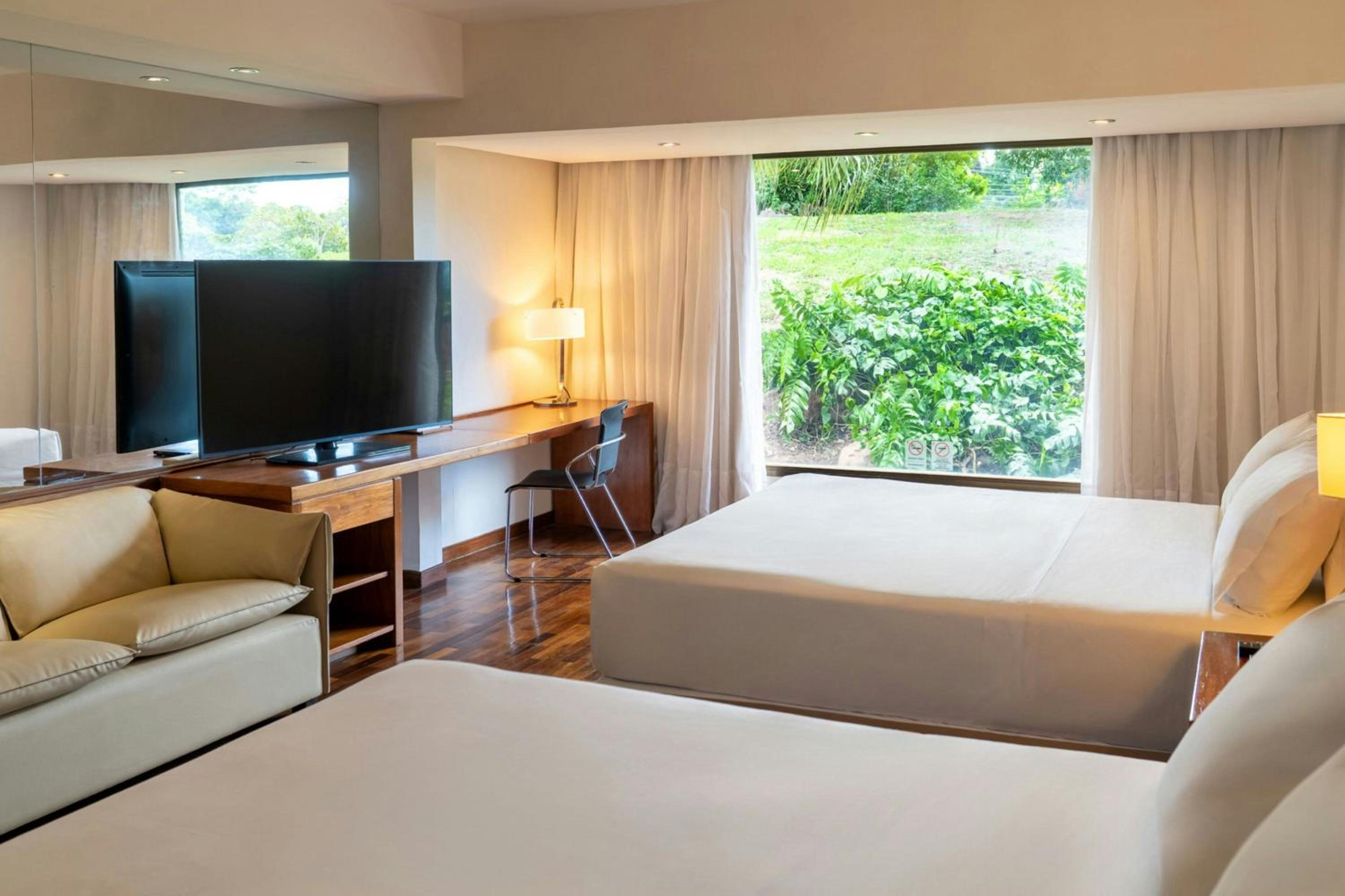Deluxe King Room with Garden View - Photo 2