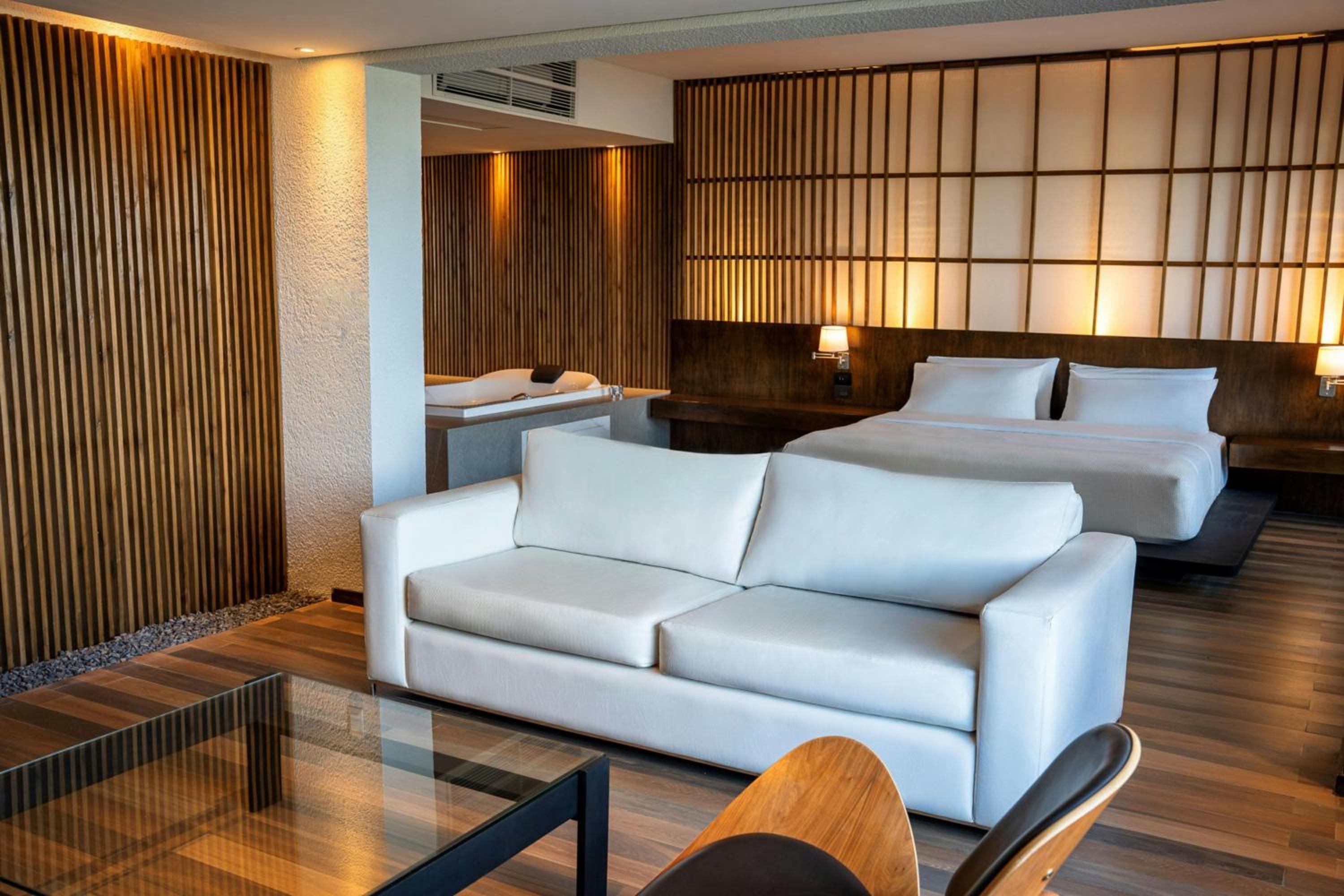 Junior King Suite with River View and Whirlpool photo 1