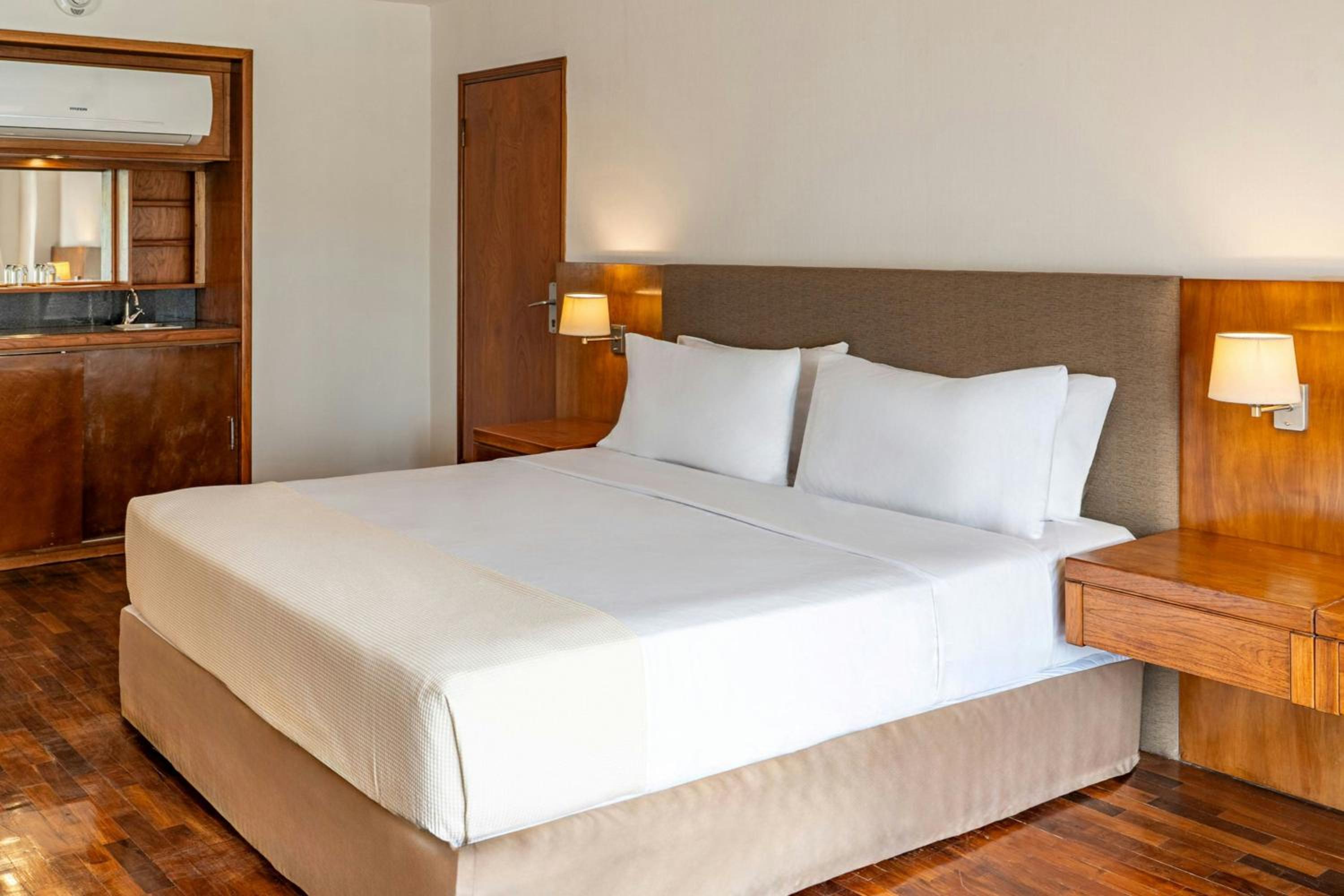 Premier King Room - Photo 4