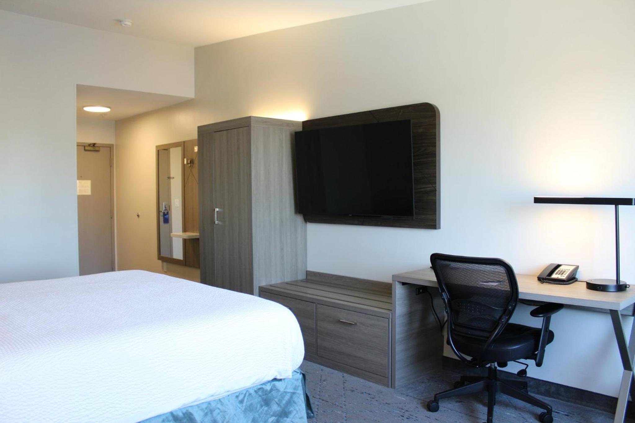 Standard King Room - Photo 2