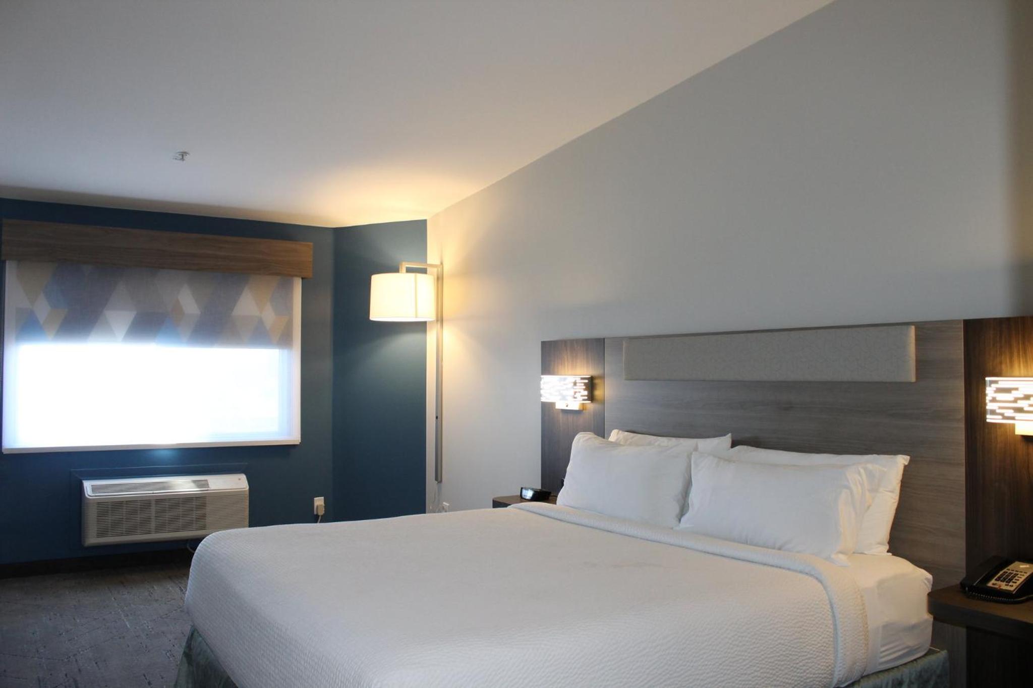 Standard King Room - Photo 3