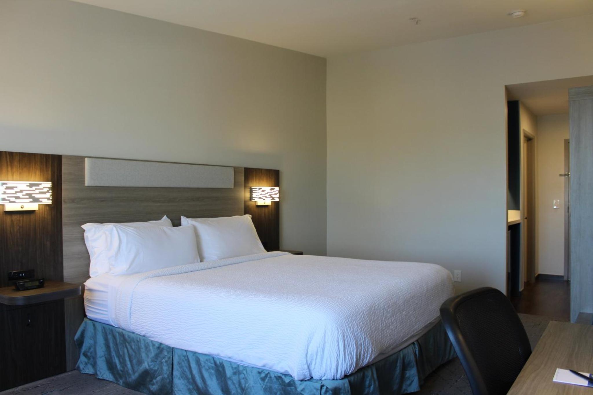 Standard King Room - Photo 4