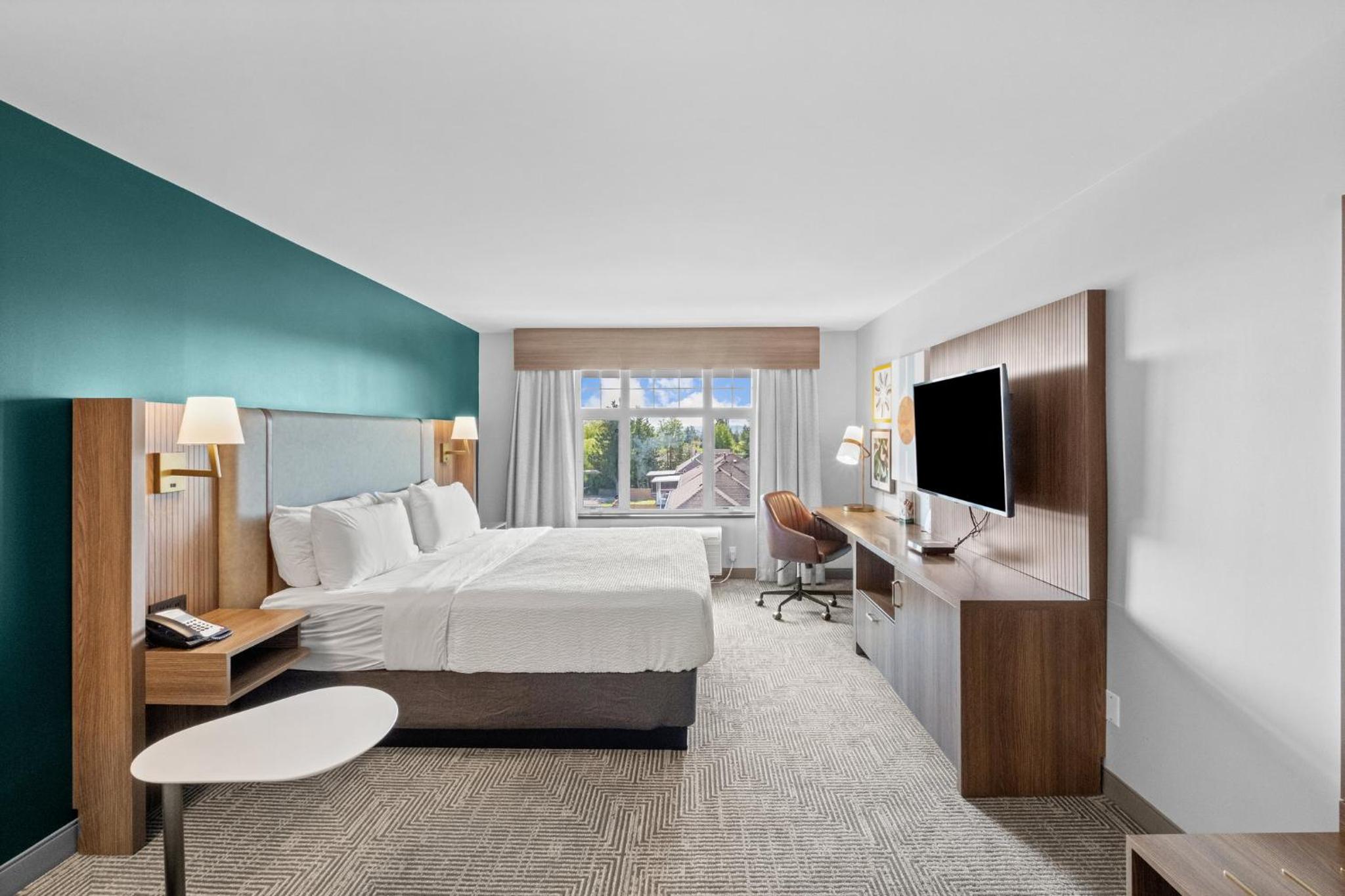 Standard King Room thumbnail 6