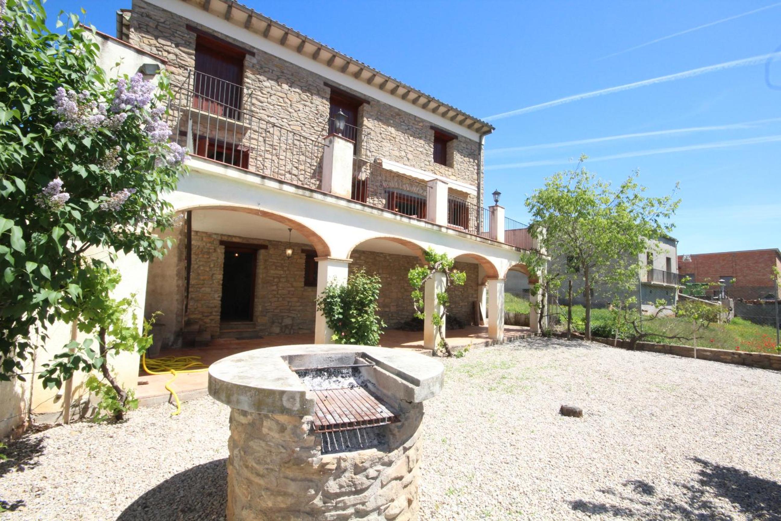 Five-Bedroom House photo 3