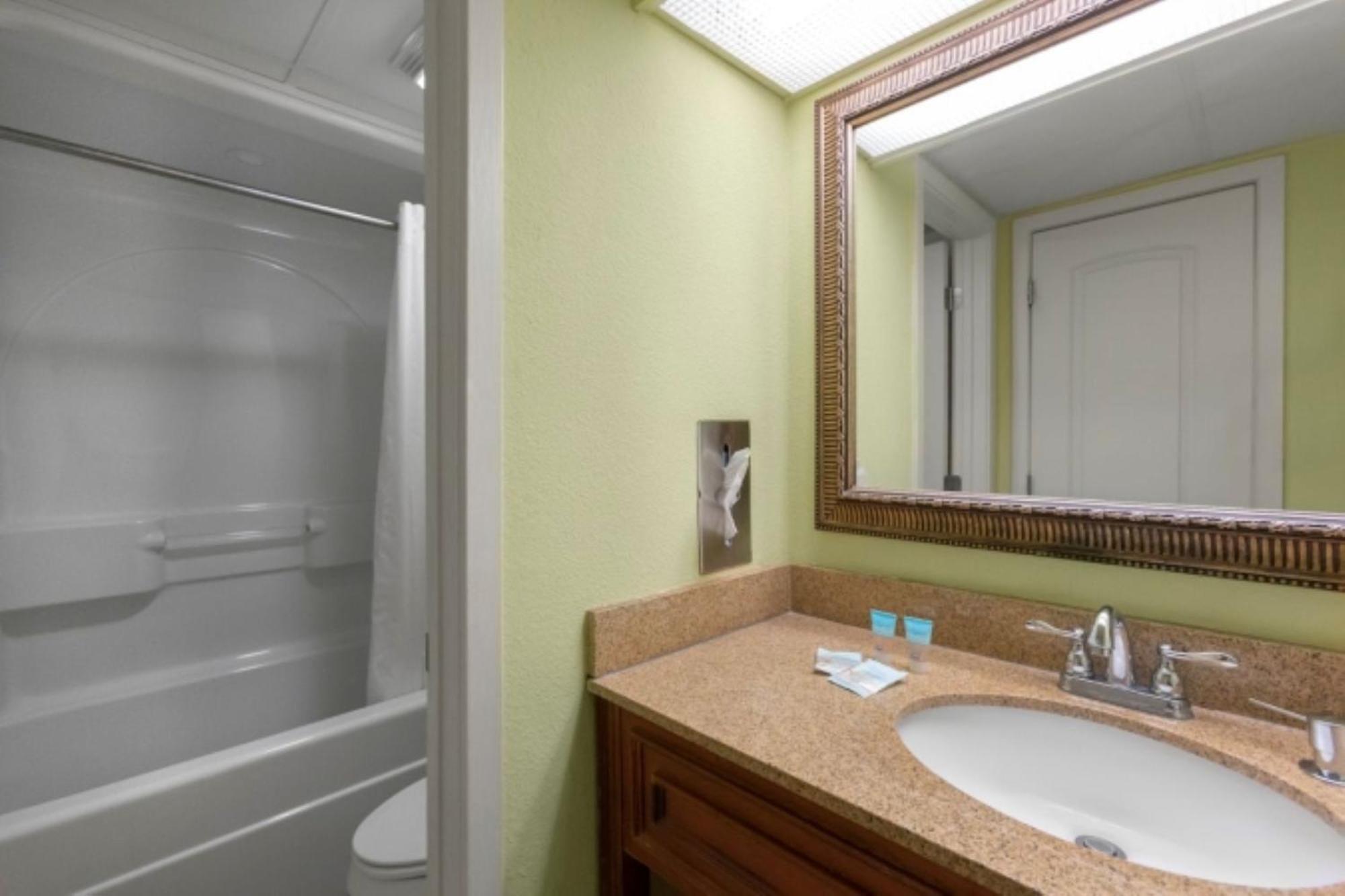 Queen Suite with Sea View
