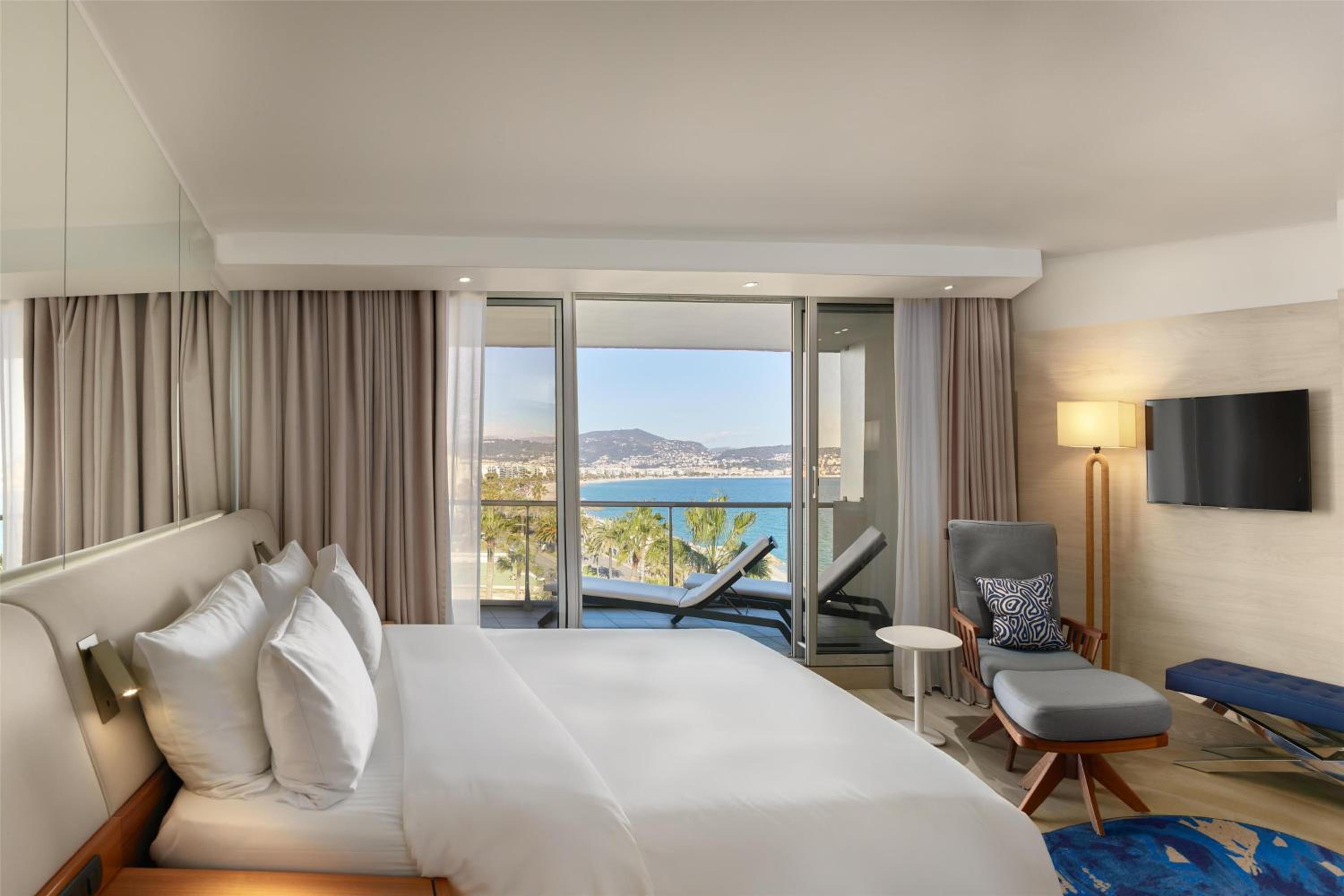 Junior Suite with Terrace and Bay View