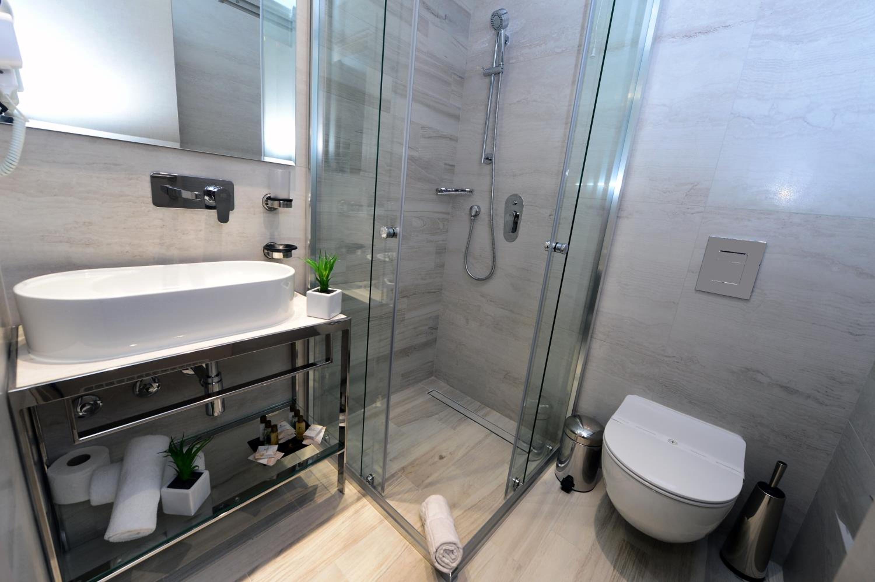 Standard Double or Twin Room photo 3