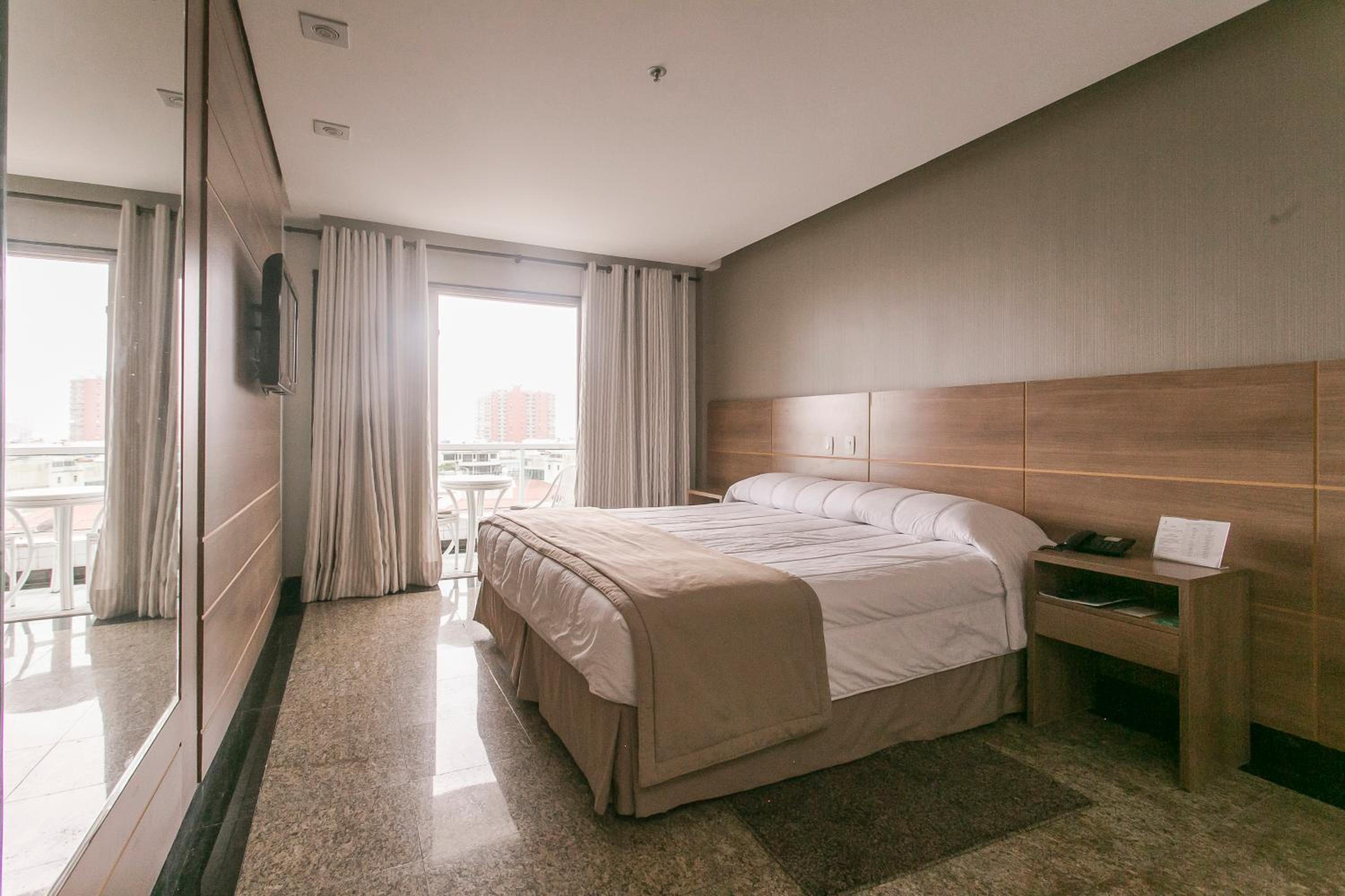 Deluxe Room - Photo 7