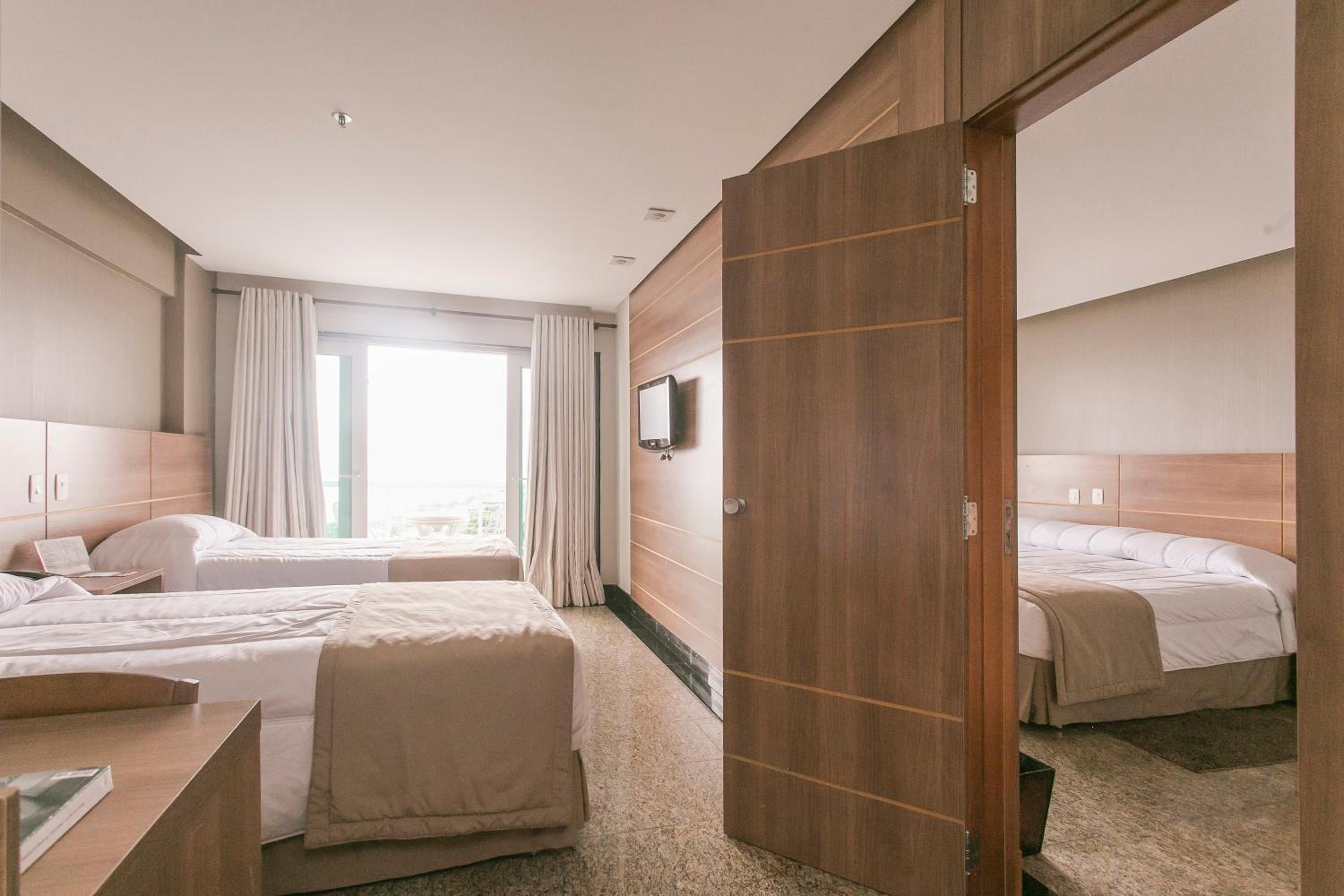 Deluxe Room - Photo 9