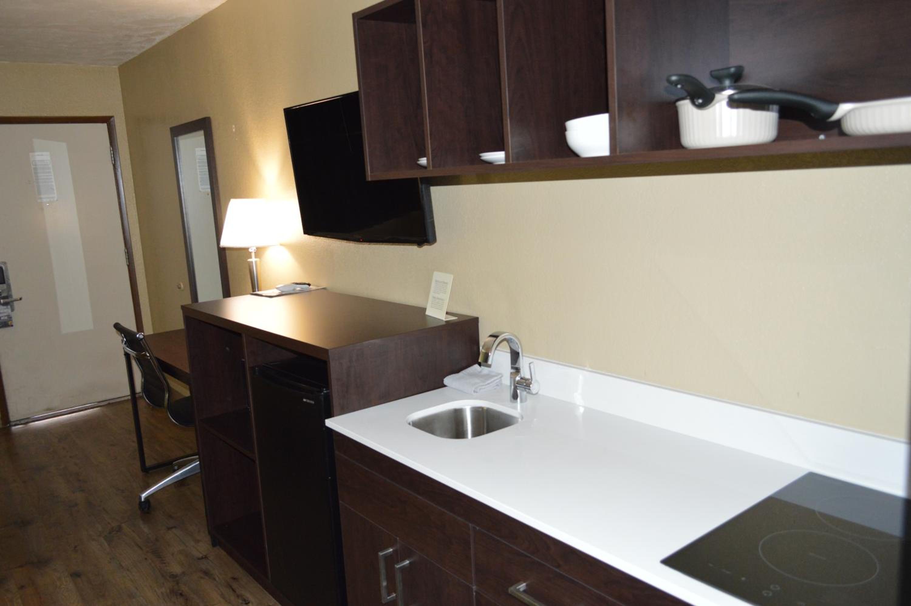 2 Queen Beds, Efficiency Room, Non-Smoking - Photo 8