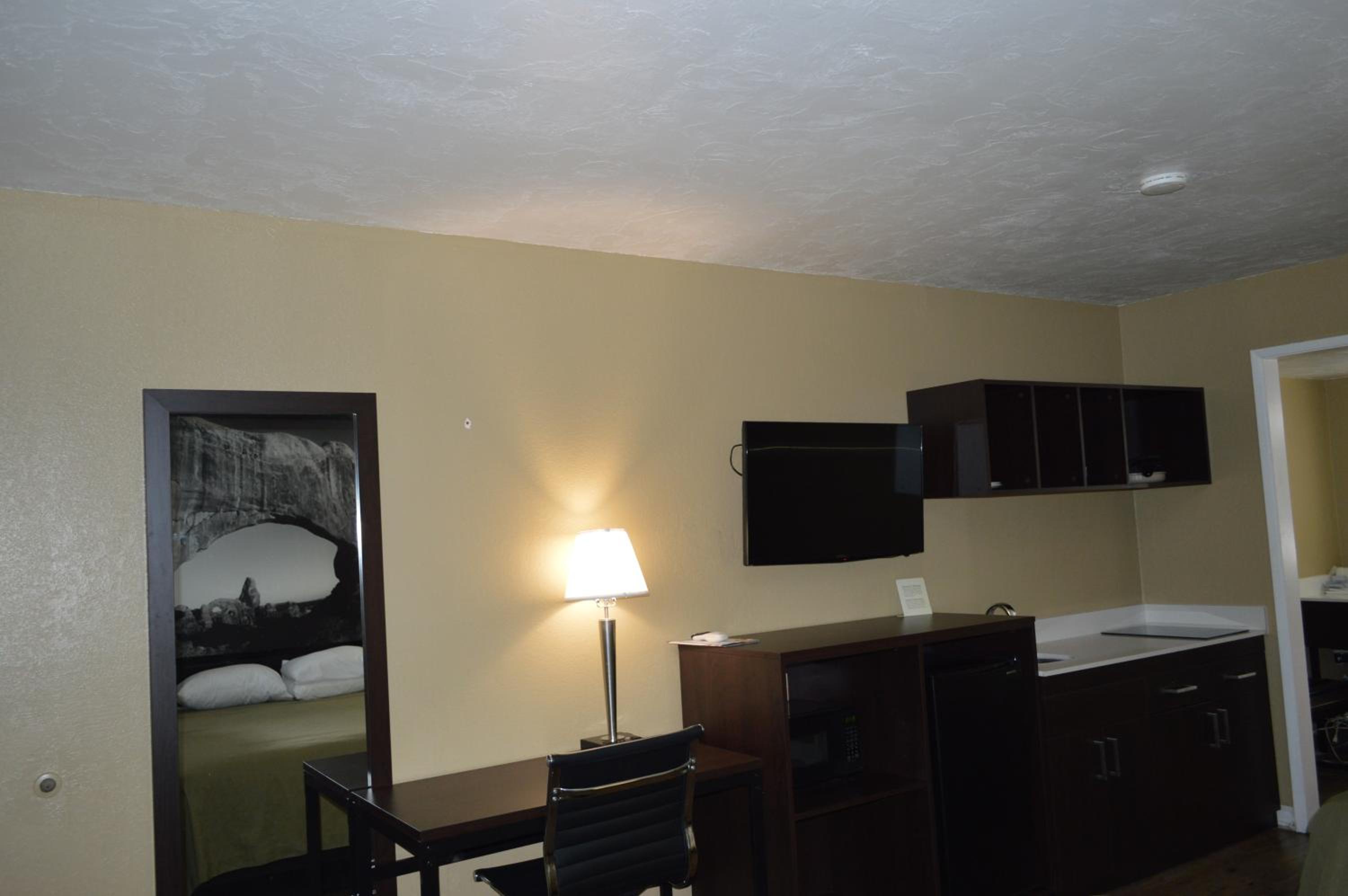 2 Queen Beds, Efficiency Room, Non-Smoking - Photo 9