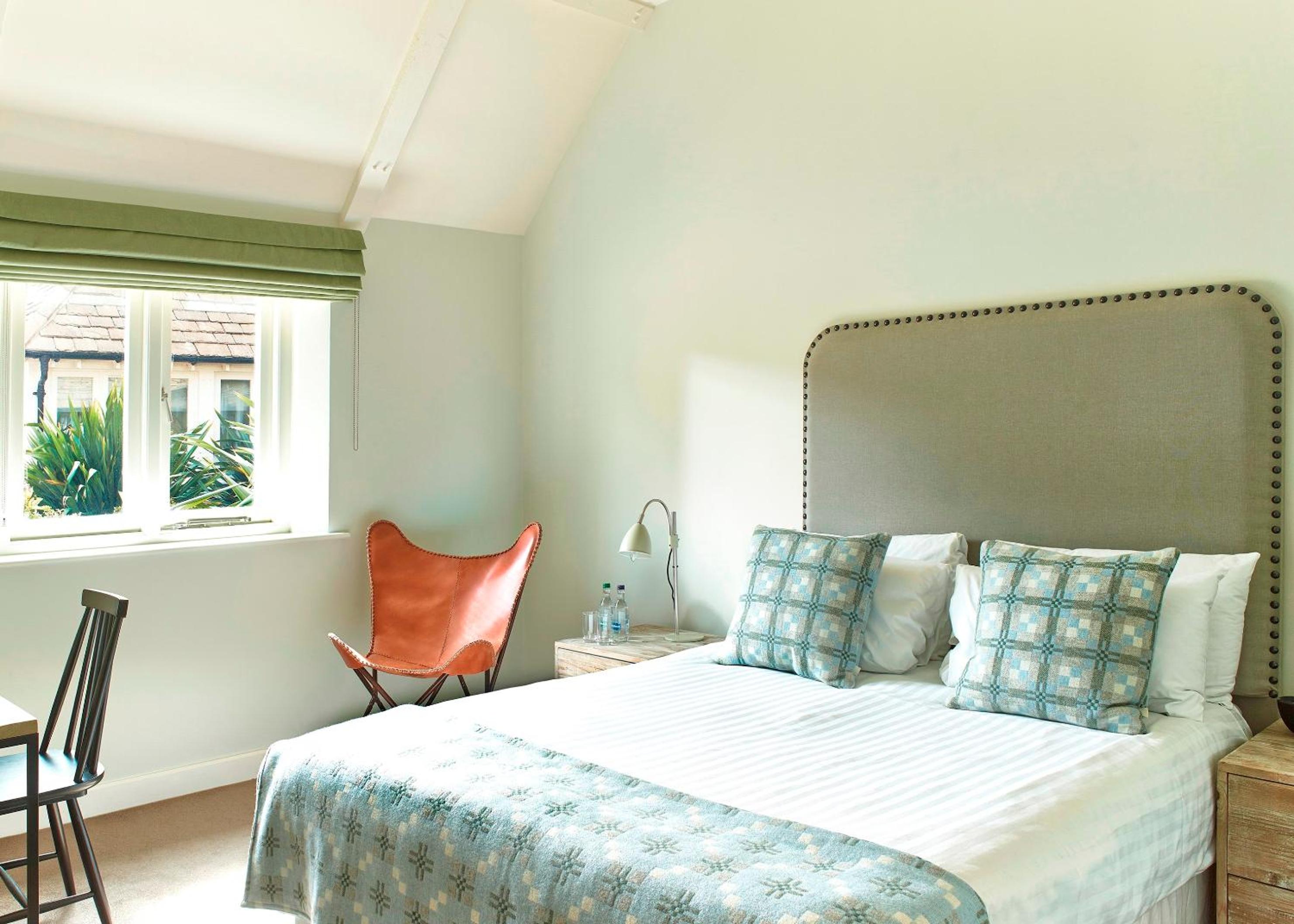Medium Room photo 2