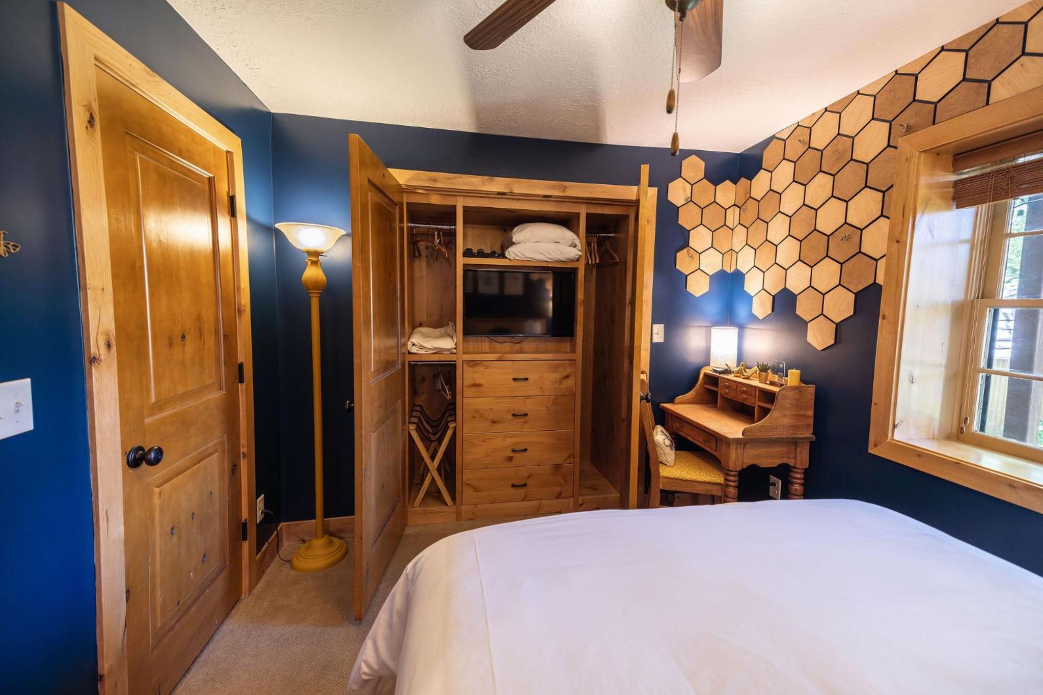 Standard Queen Room