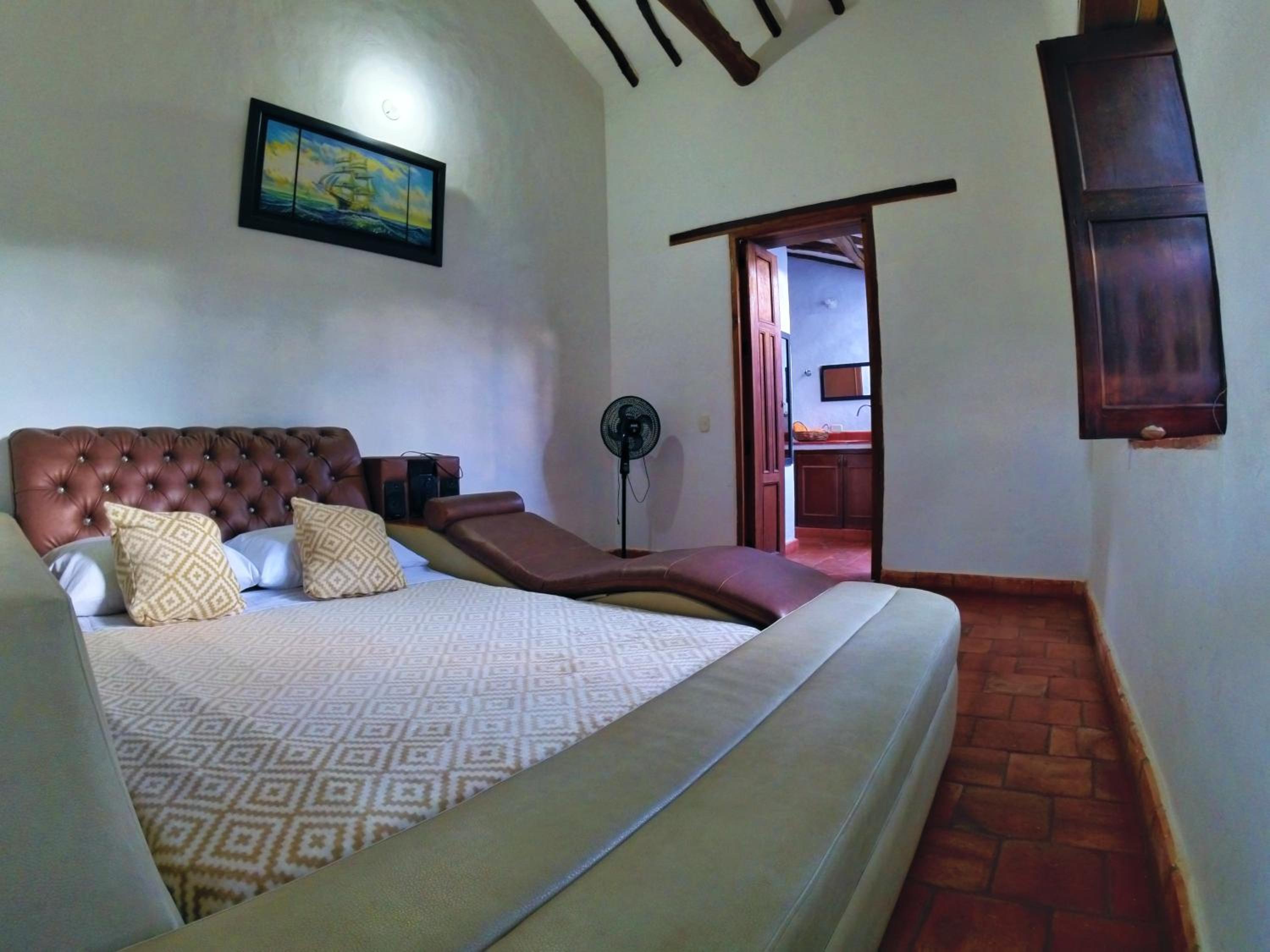 Double Room with Private Bathroom photo 2