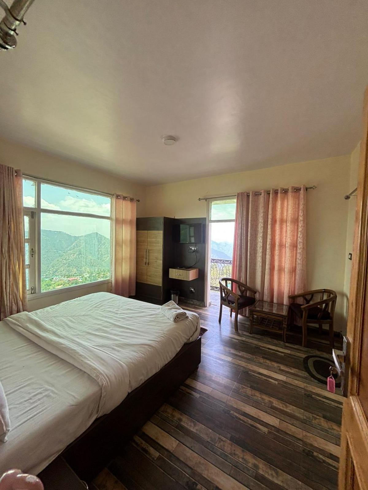 Family Room with Balcony photo 1